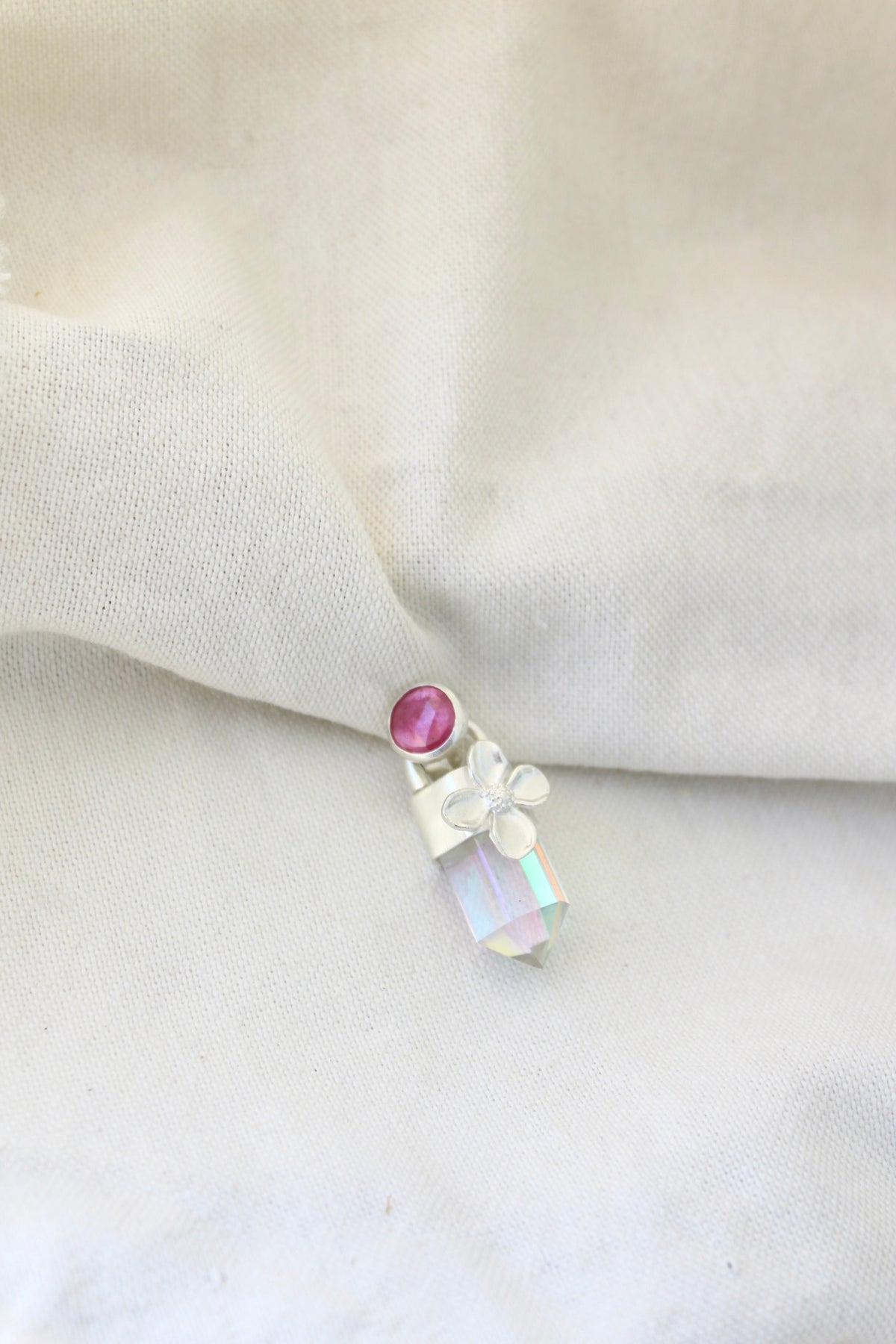 Amuleto flor raíz de rubí