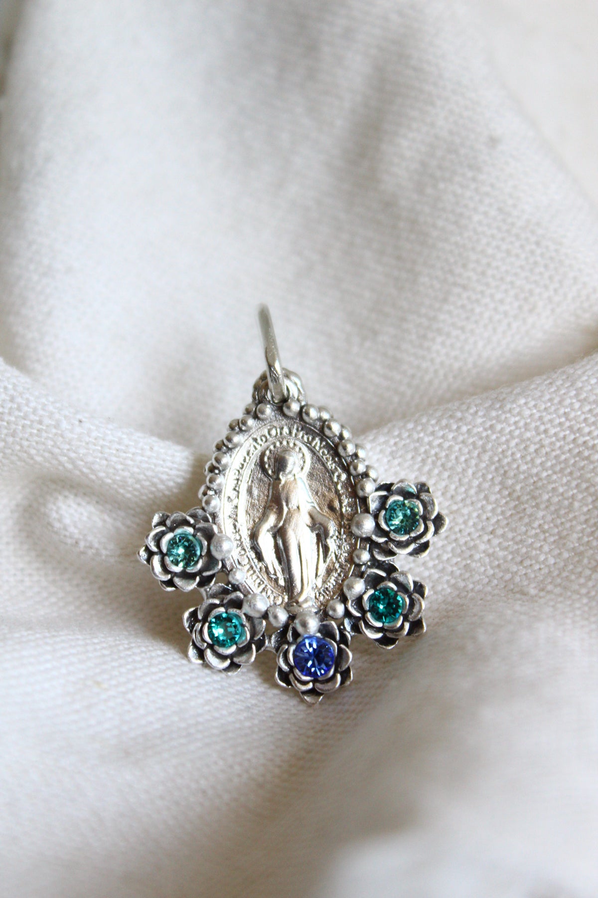 Collar Virgen de los milagros M #1