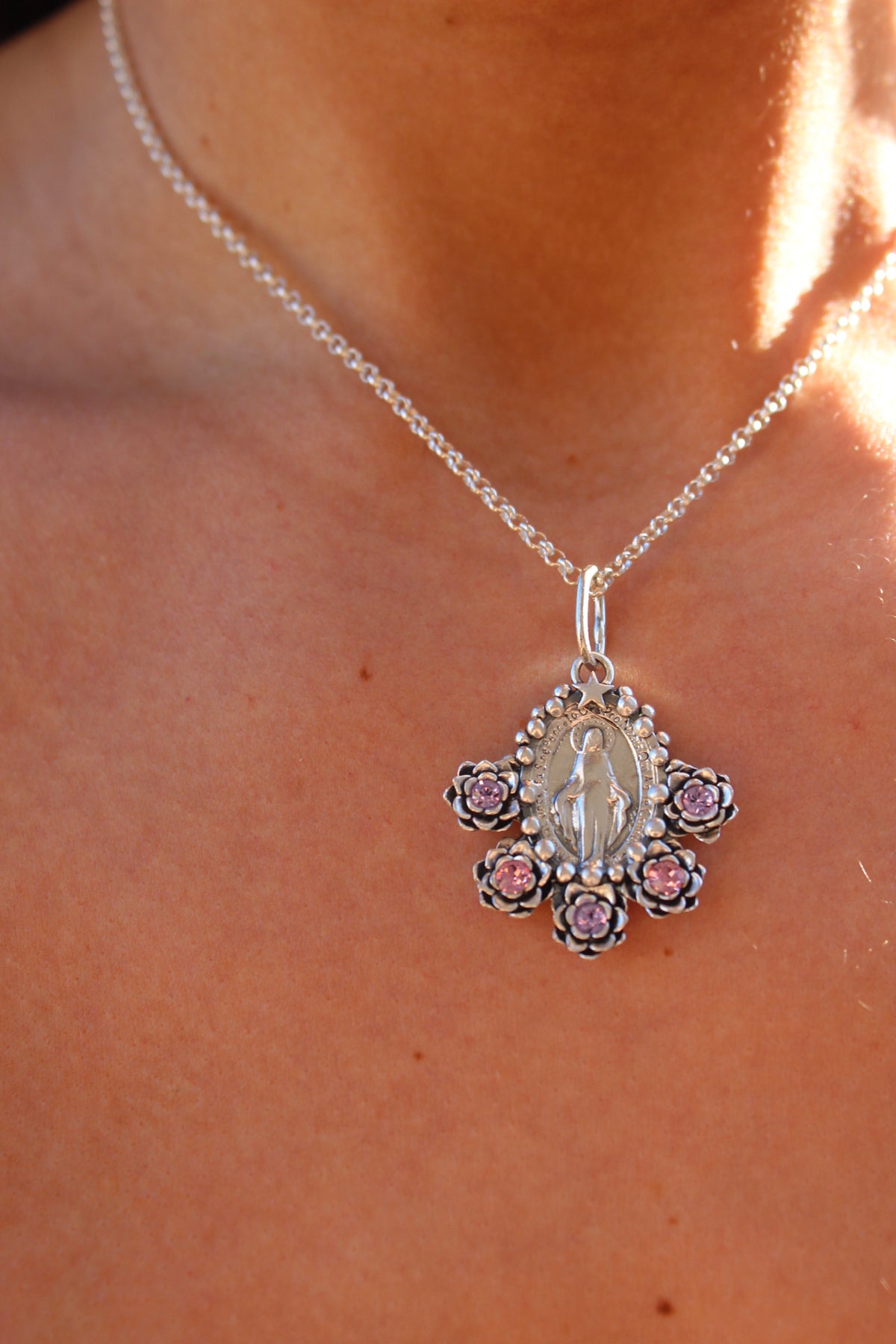 Collar virgen de los milagros #16