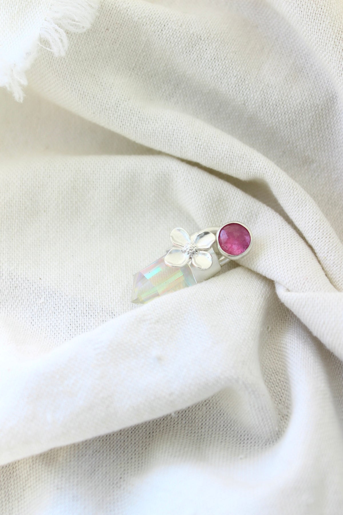 Amuleto flor raíz de rubí