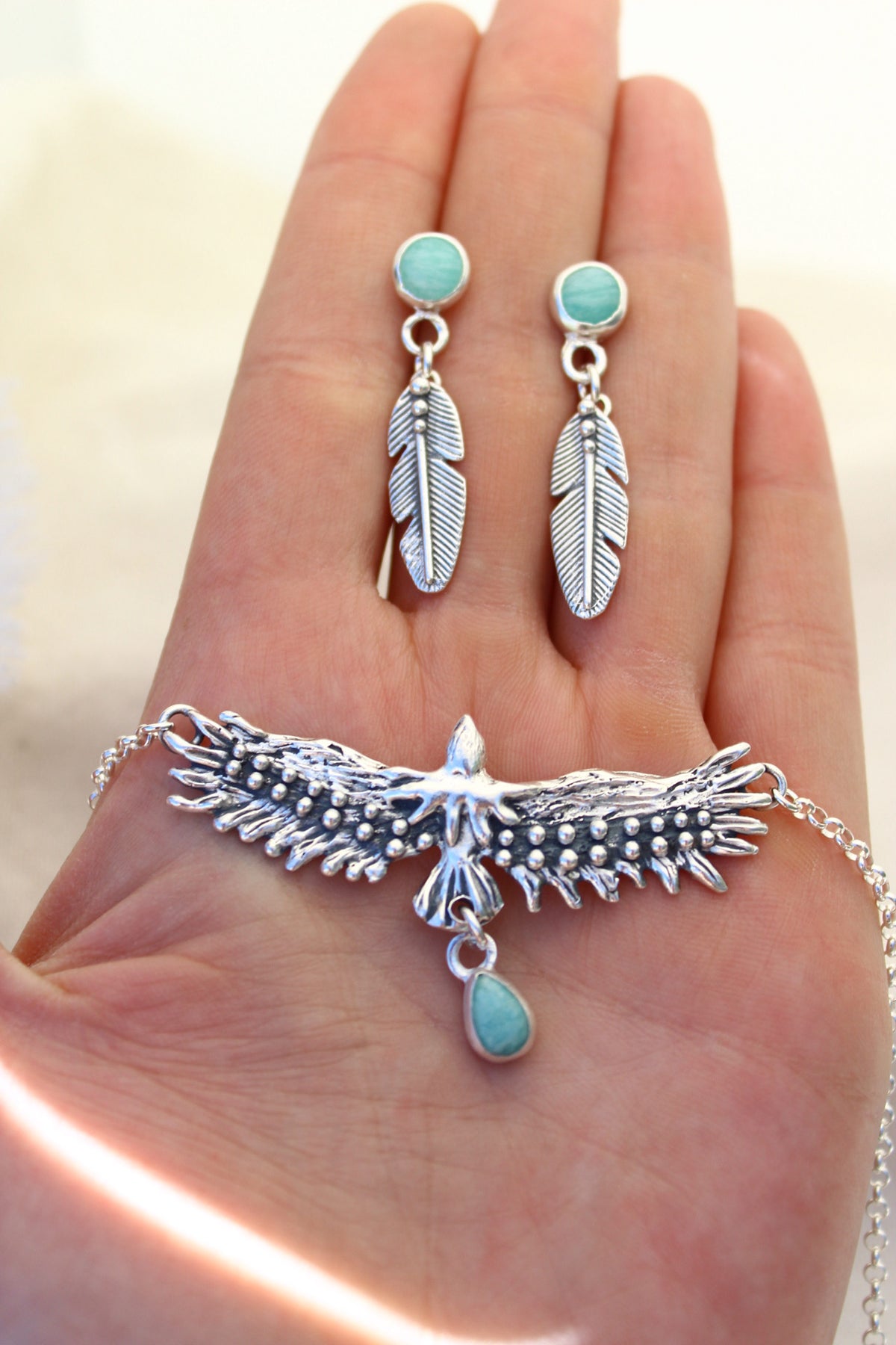 Conjunto collar águila sagrada + aros pluma Amazonita