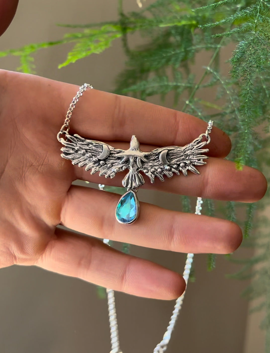 Collar águila mística