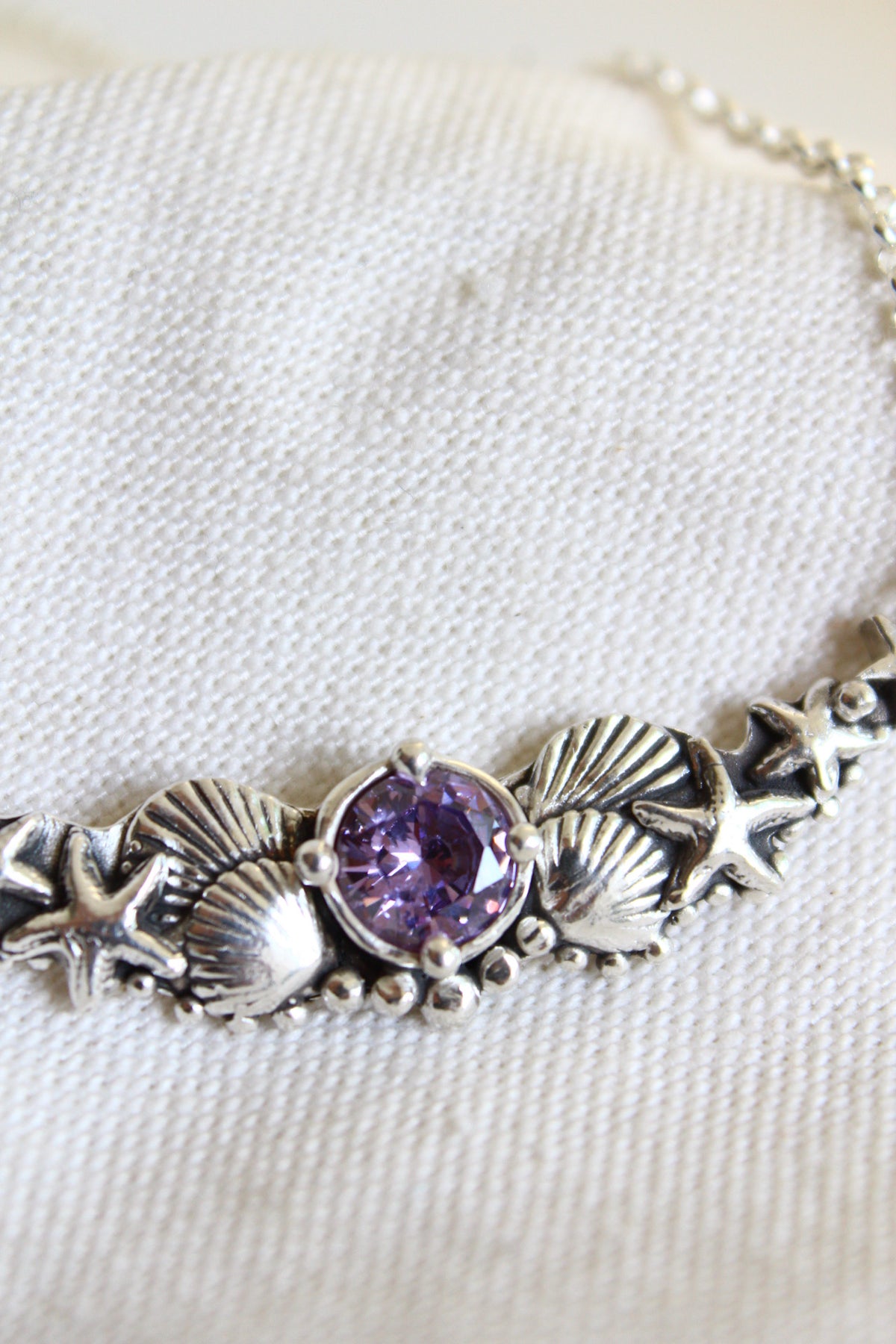 Collar hermandad cristal morado