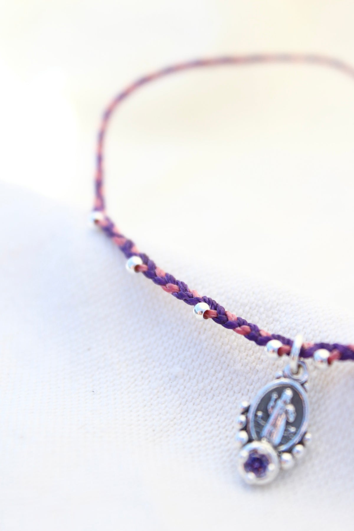 Collar tejido san Benito rosado y morado
