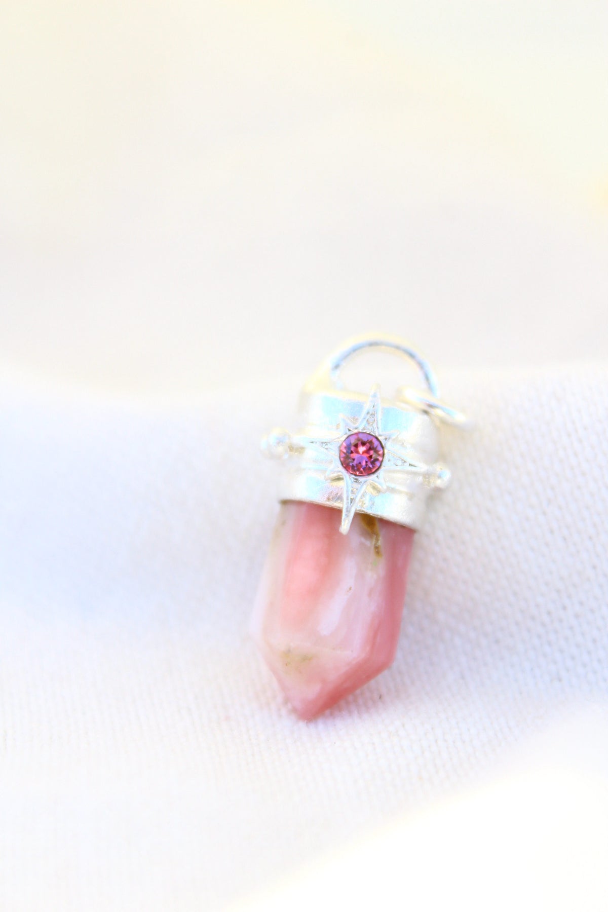 Amuleto LUCERO petit opalo rosa