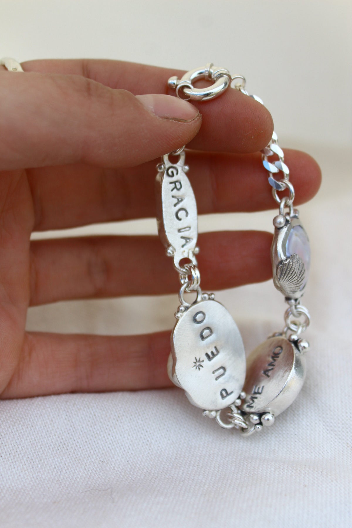 Pulsera “me amo, puedo, gracias”