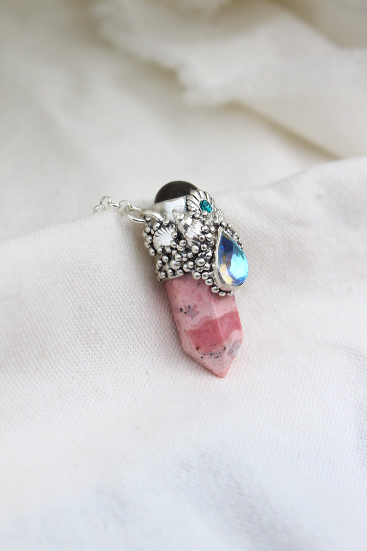 Amuleto rodonita cuarzo místico