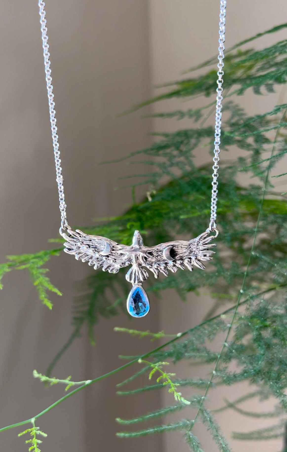 Collar águila mística