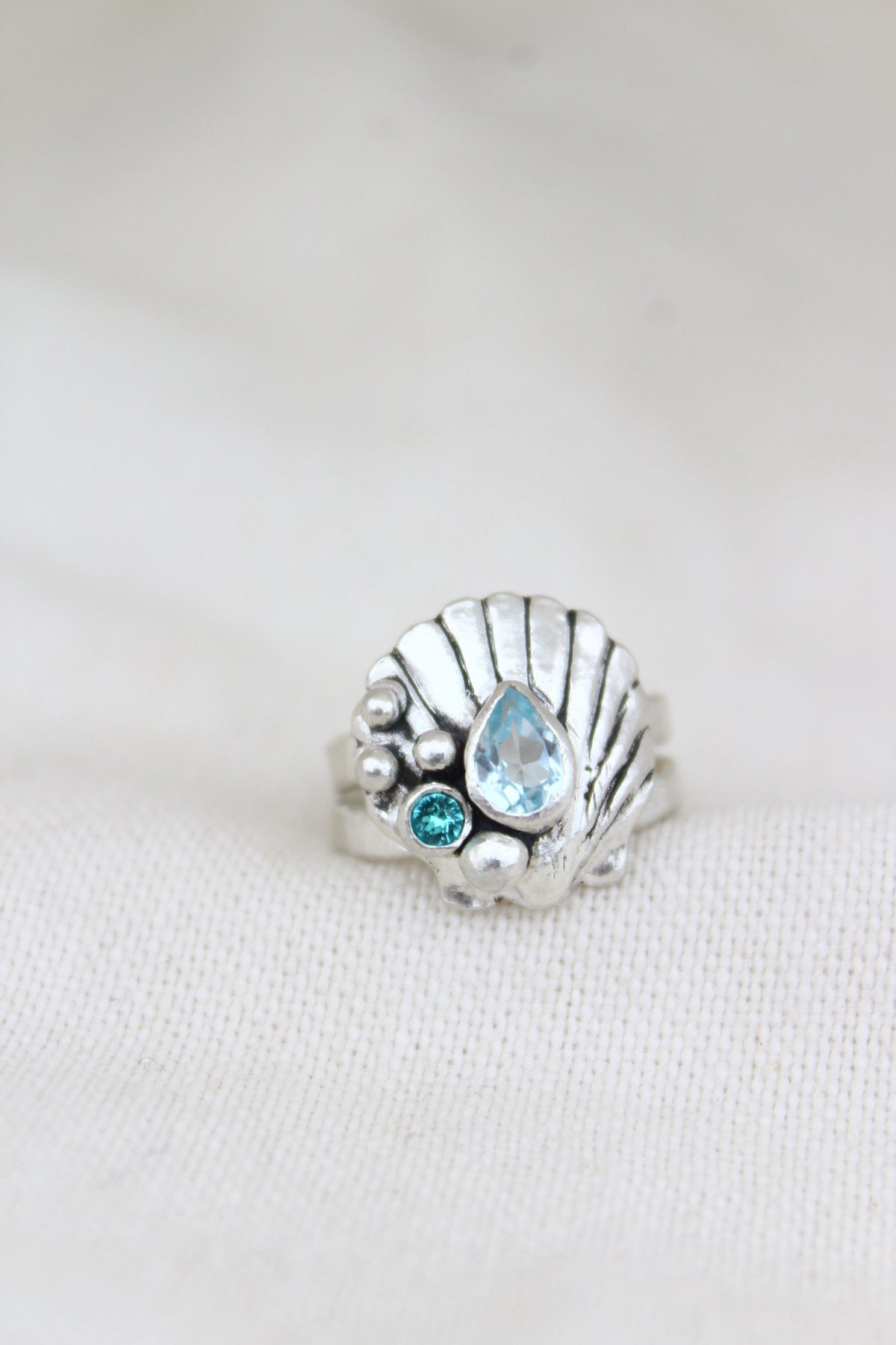 Anillo concha aguamarina