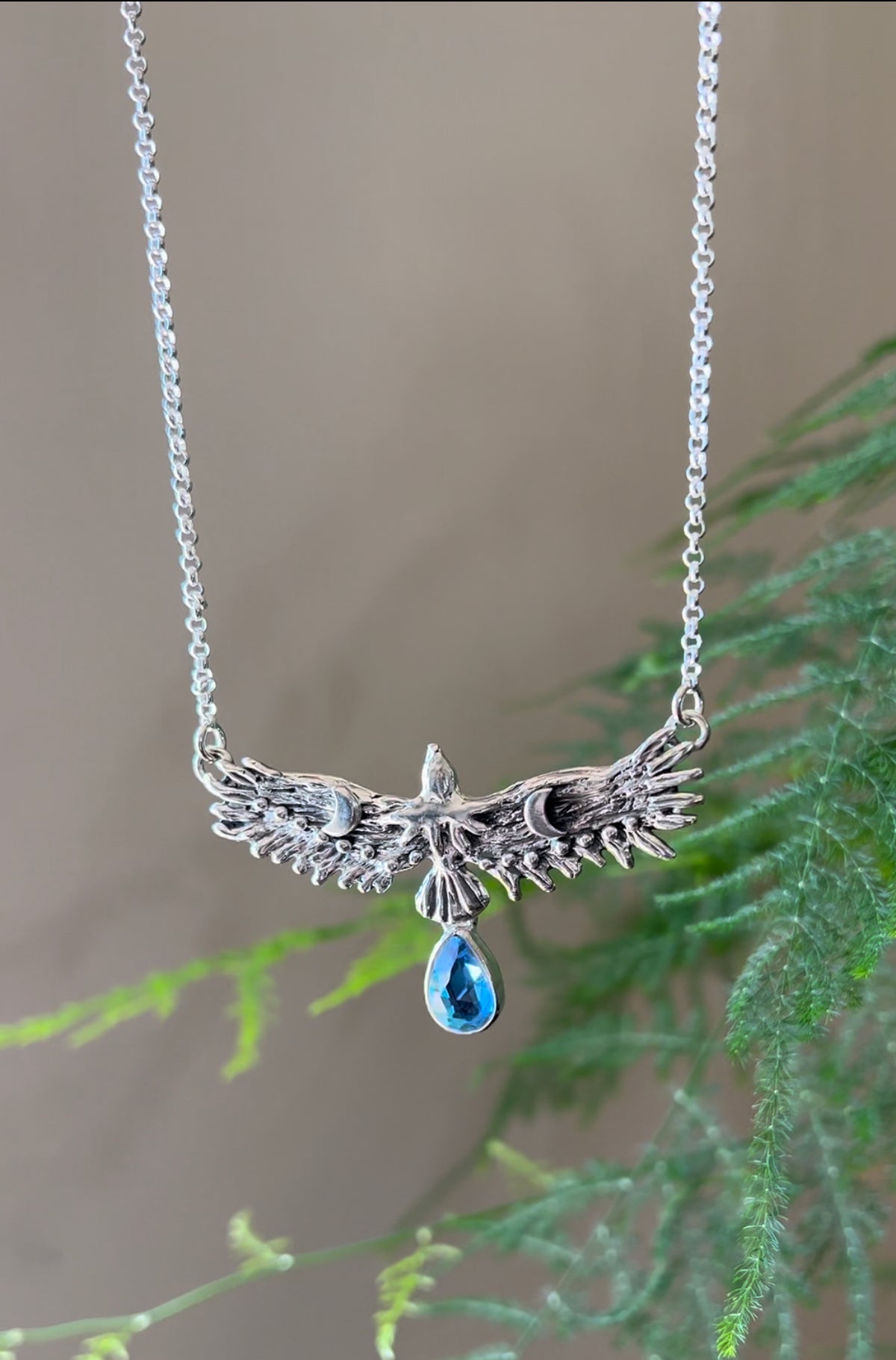 Collar águila mística