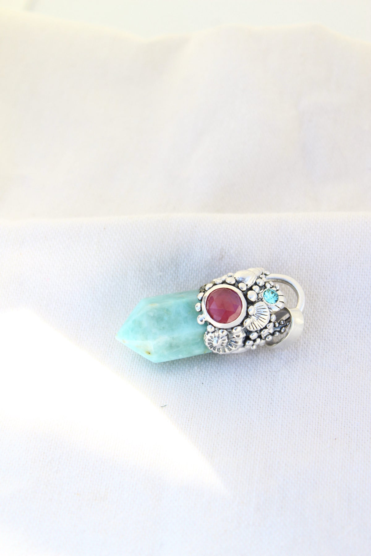 Amuleto crisoprasa y raíz de rubí