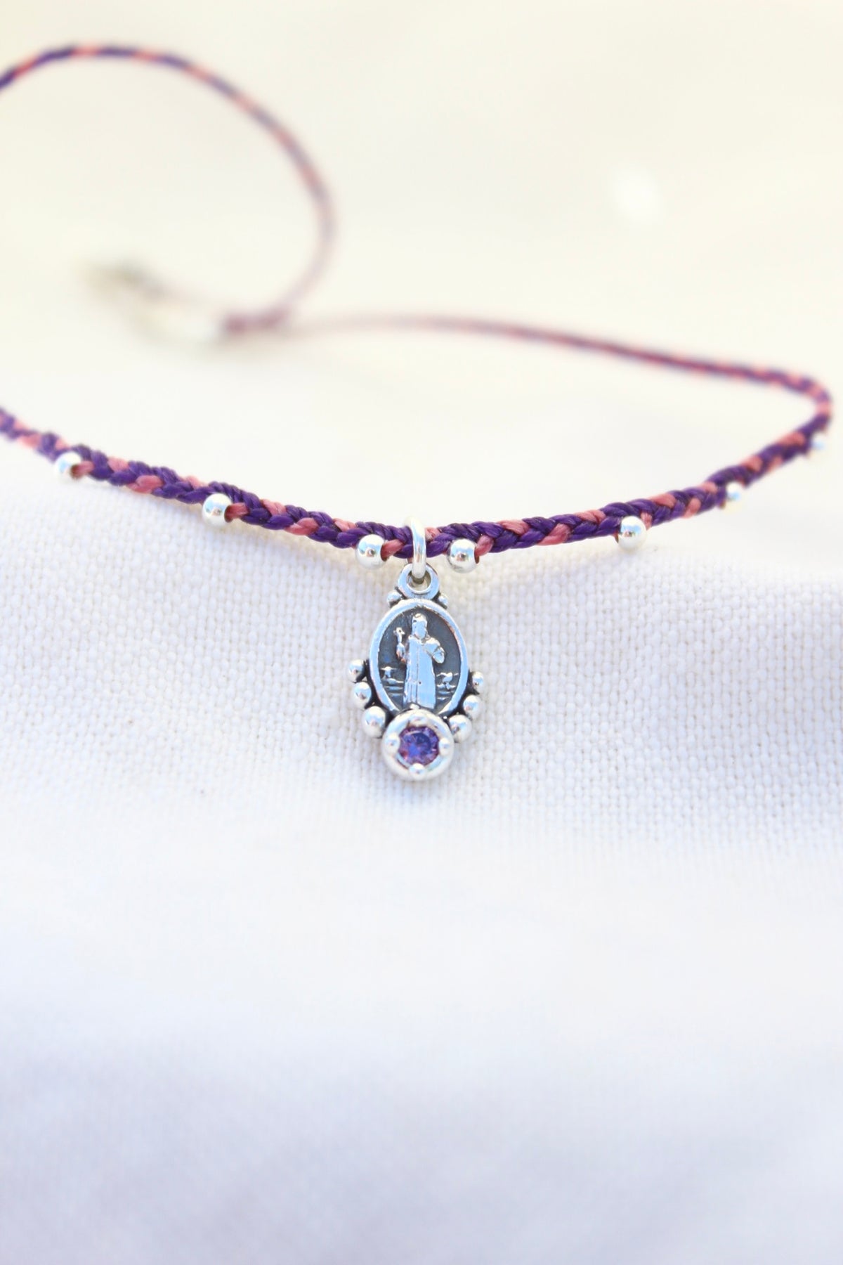 Collar tejido san Benito rosado y morado
