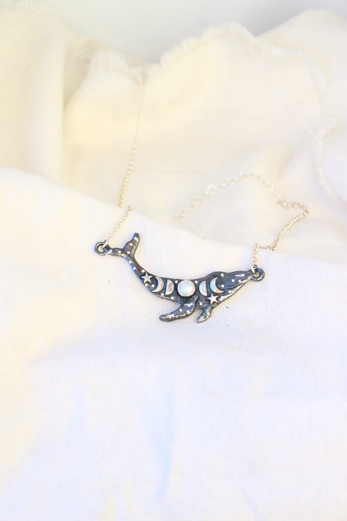 Collar Ballena noche estrellada con perla