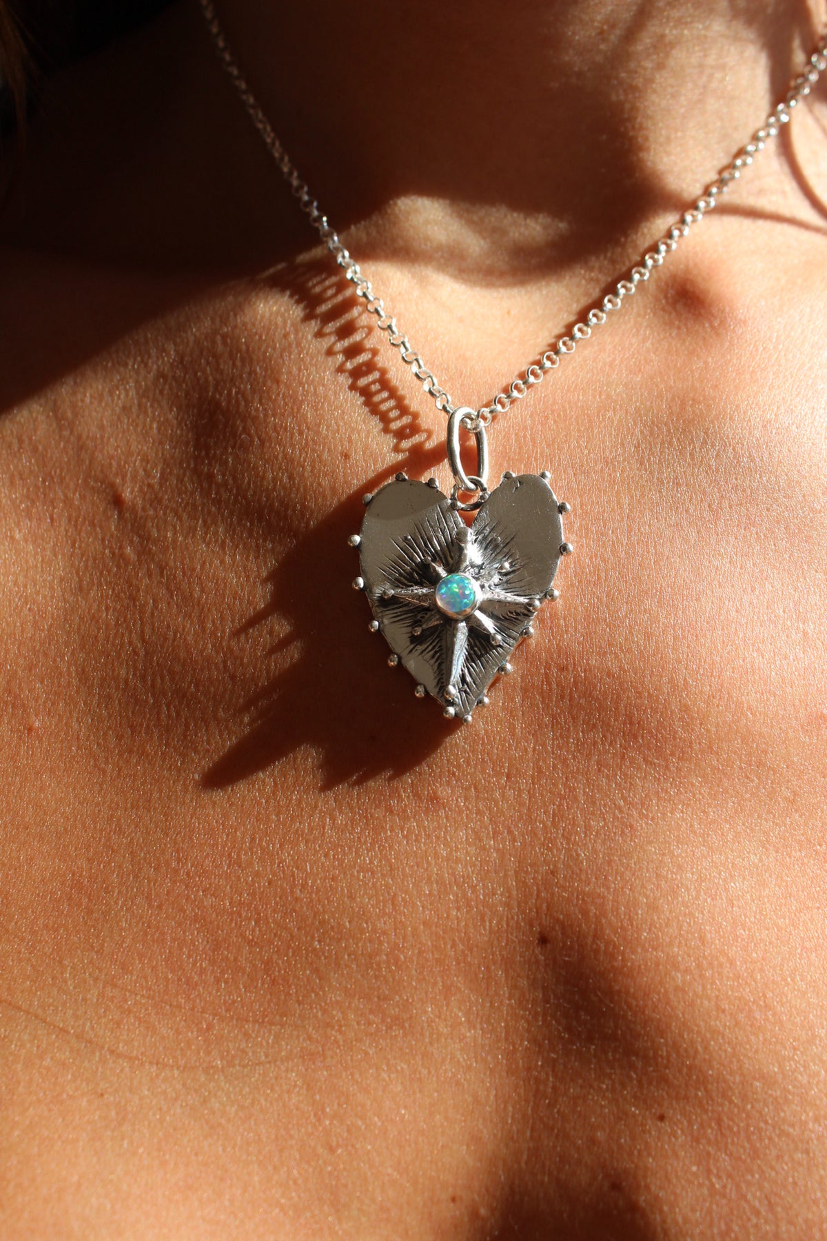 Collar corazón guía ópalo