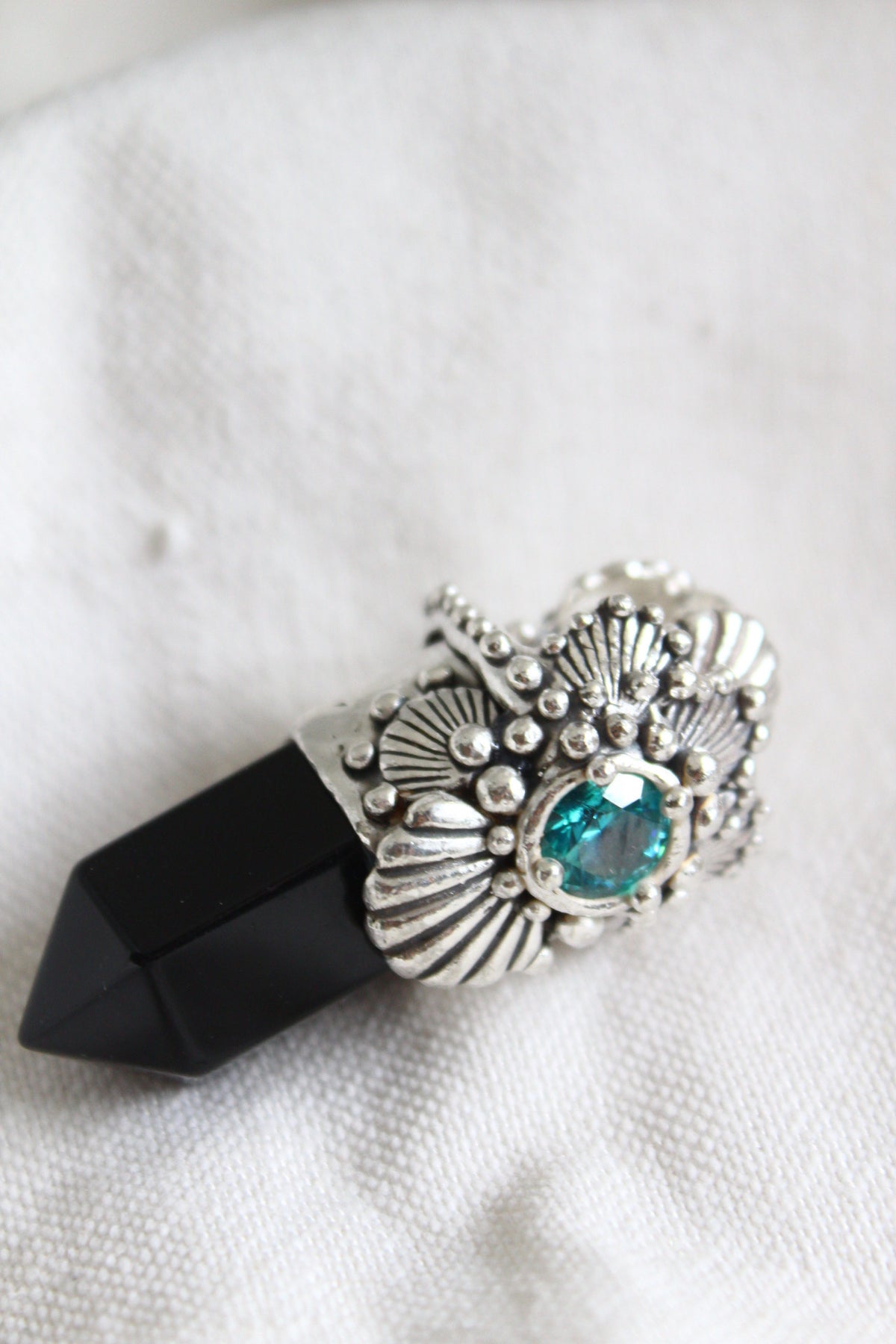 Amuleto conchas ónix negro