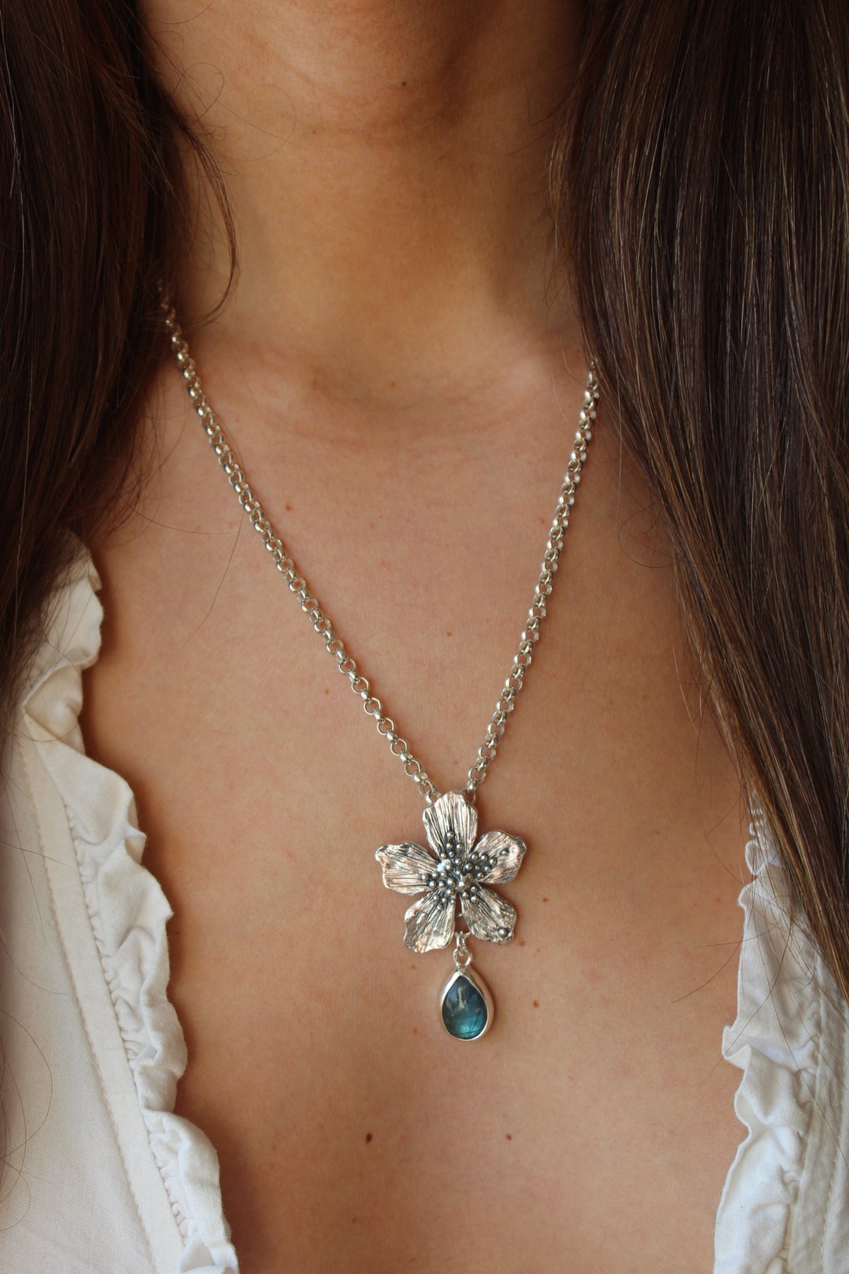 Collar flor florece labradorita