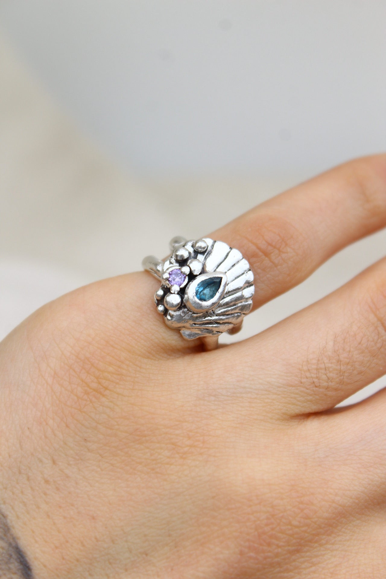 Anillo concha topacio london blue talla 12