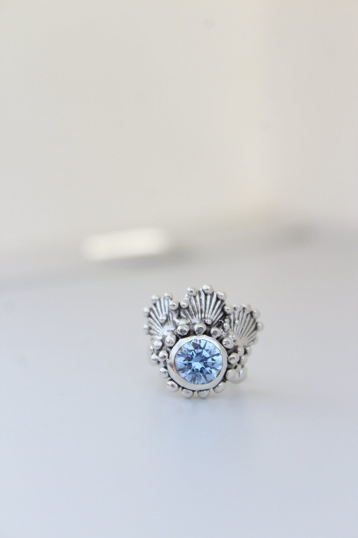 Aros ear cuff triple concha cristal azul grisáceo (derecha)