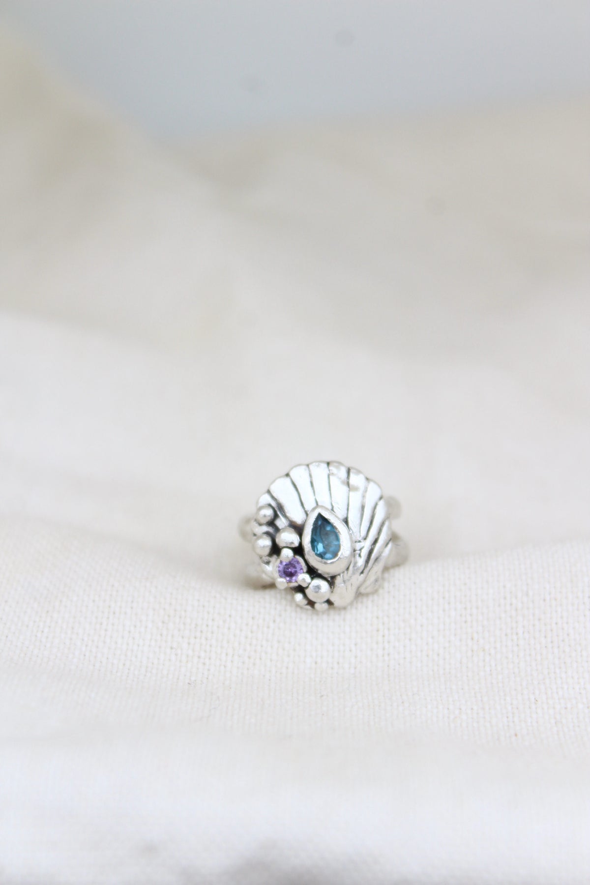 Anillo concha topacio london blue talla 12