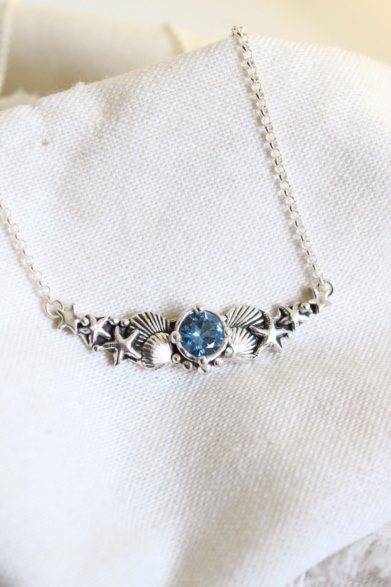 Collar hermandad cristal azul