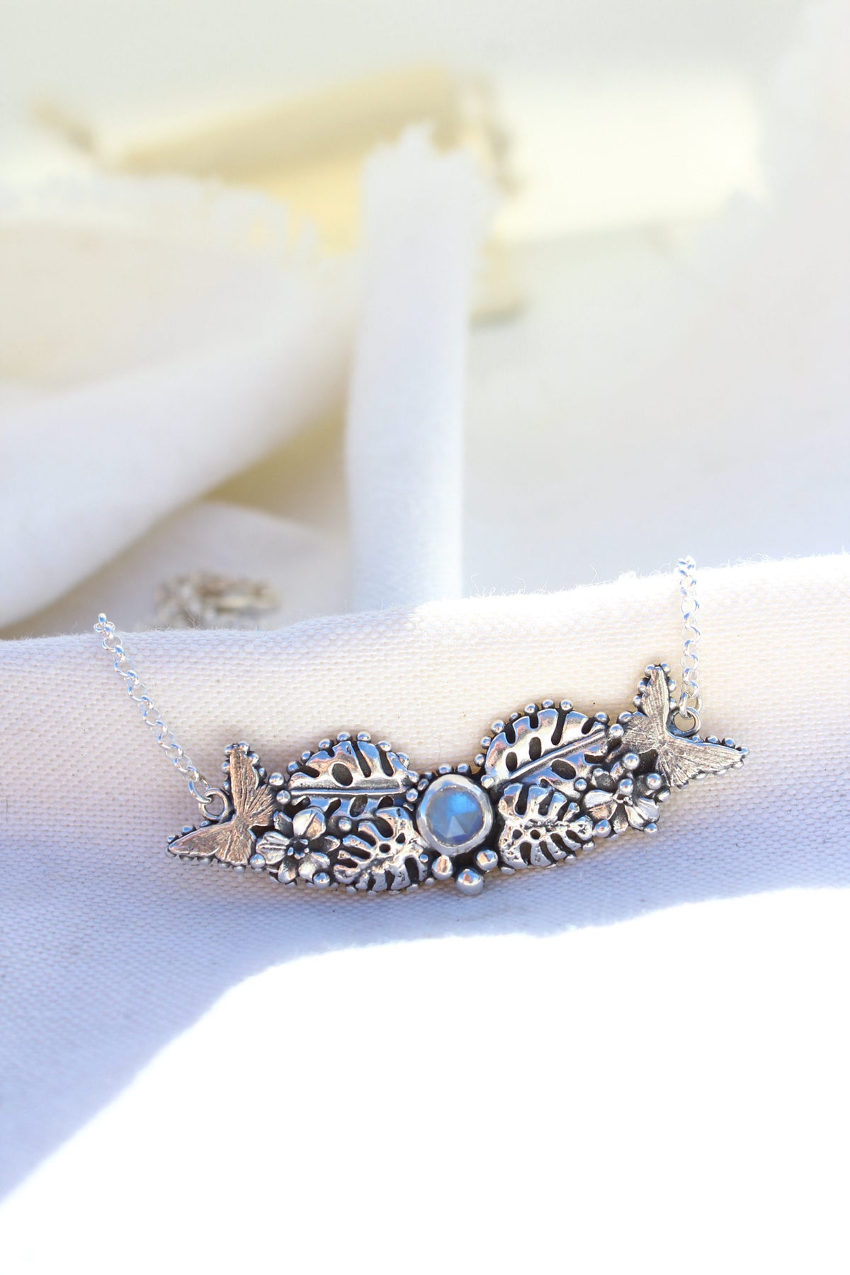 Collar Elisa piedra luna