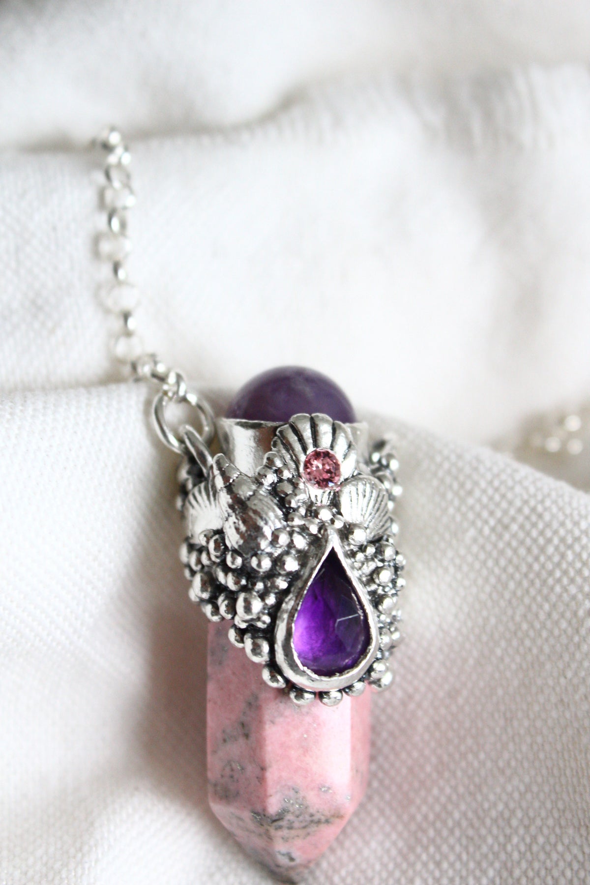 Amuleto rodonita amatista