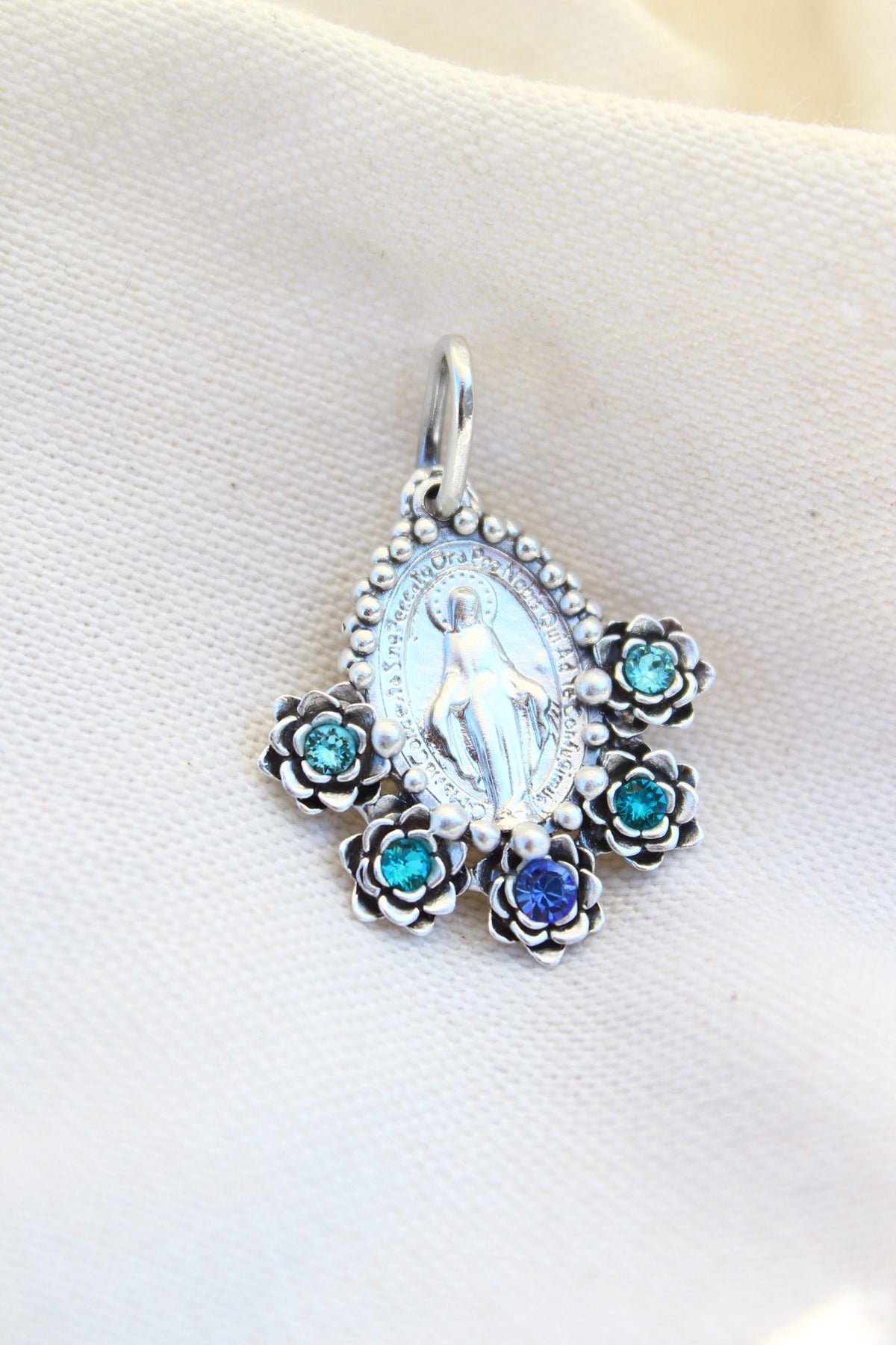 Collar Virgen de los milagros M #1