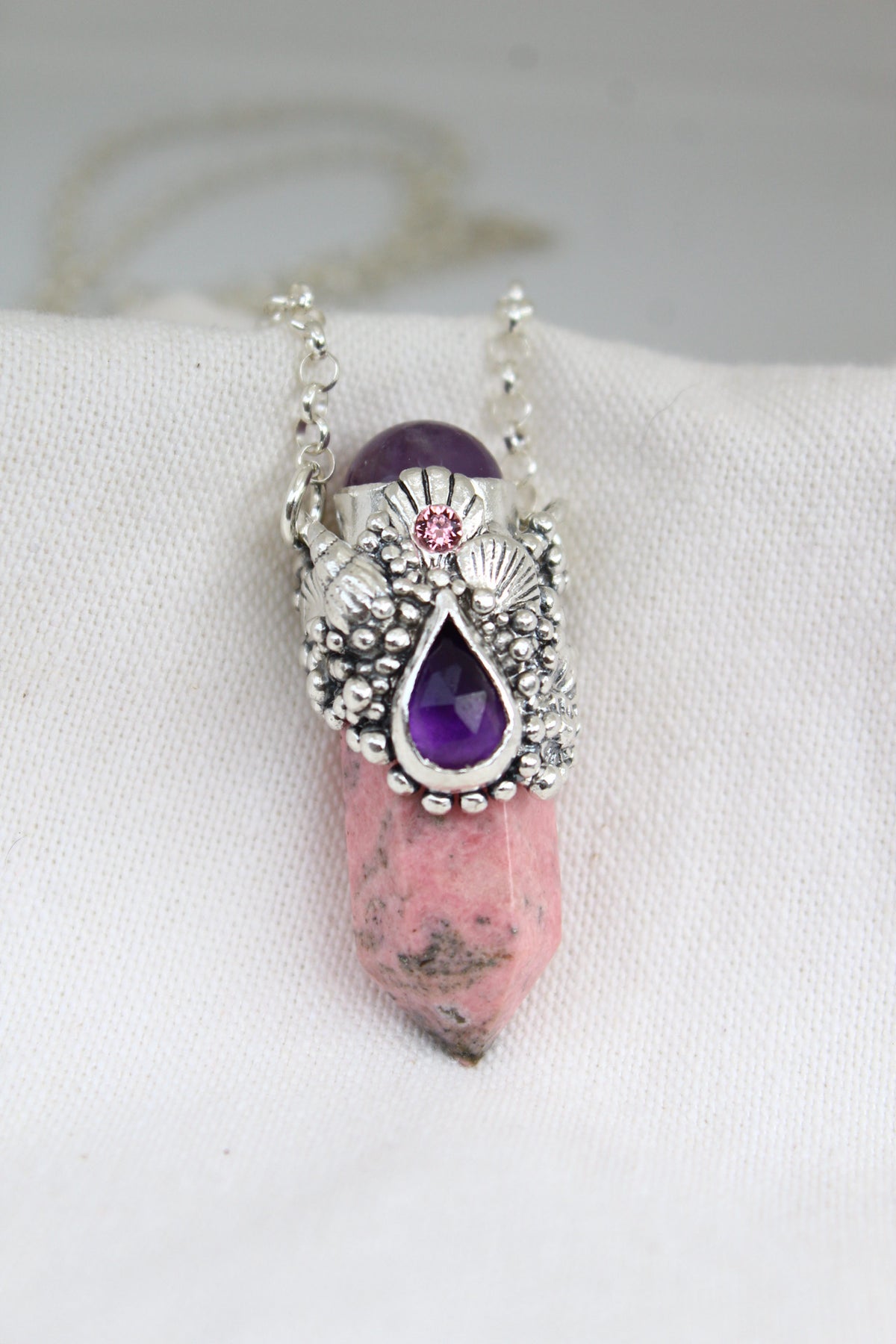 Amuleto rodonita amatista