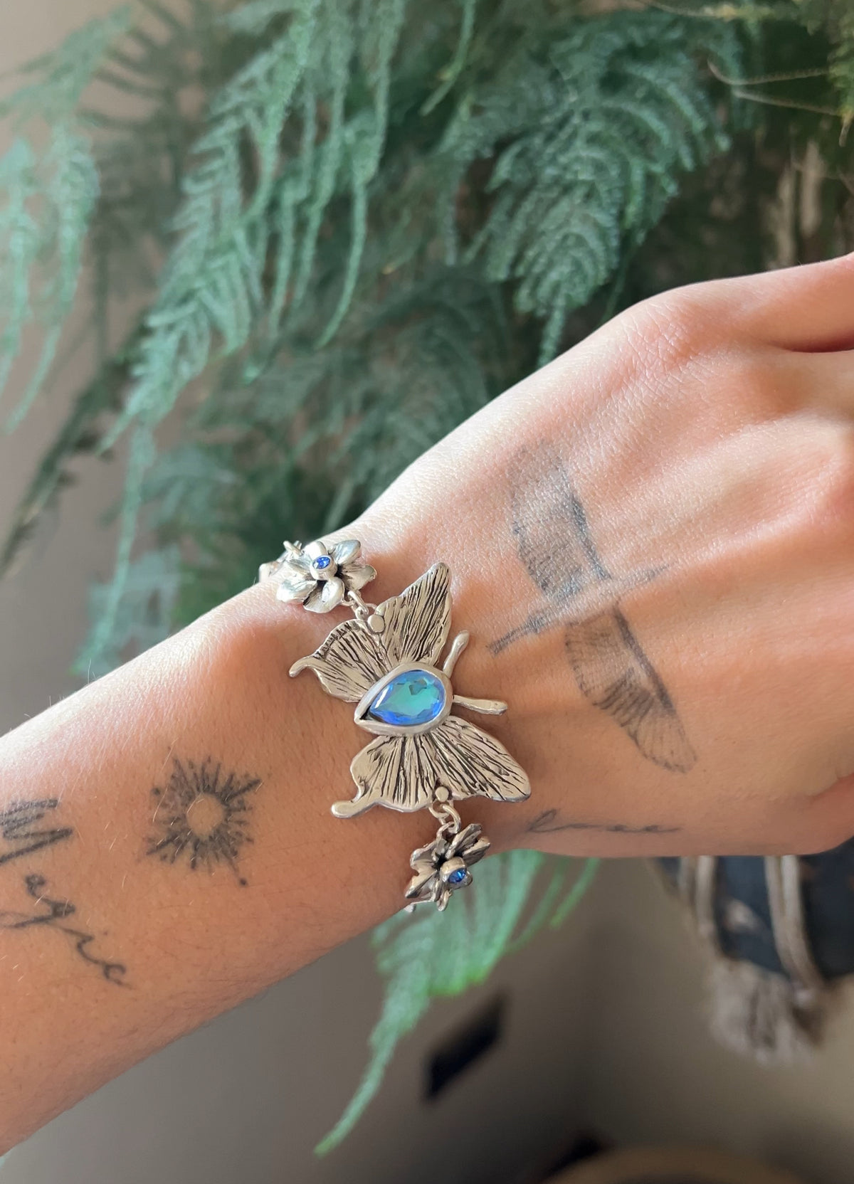 Pulsera mariposa mística