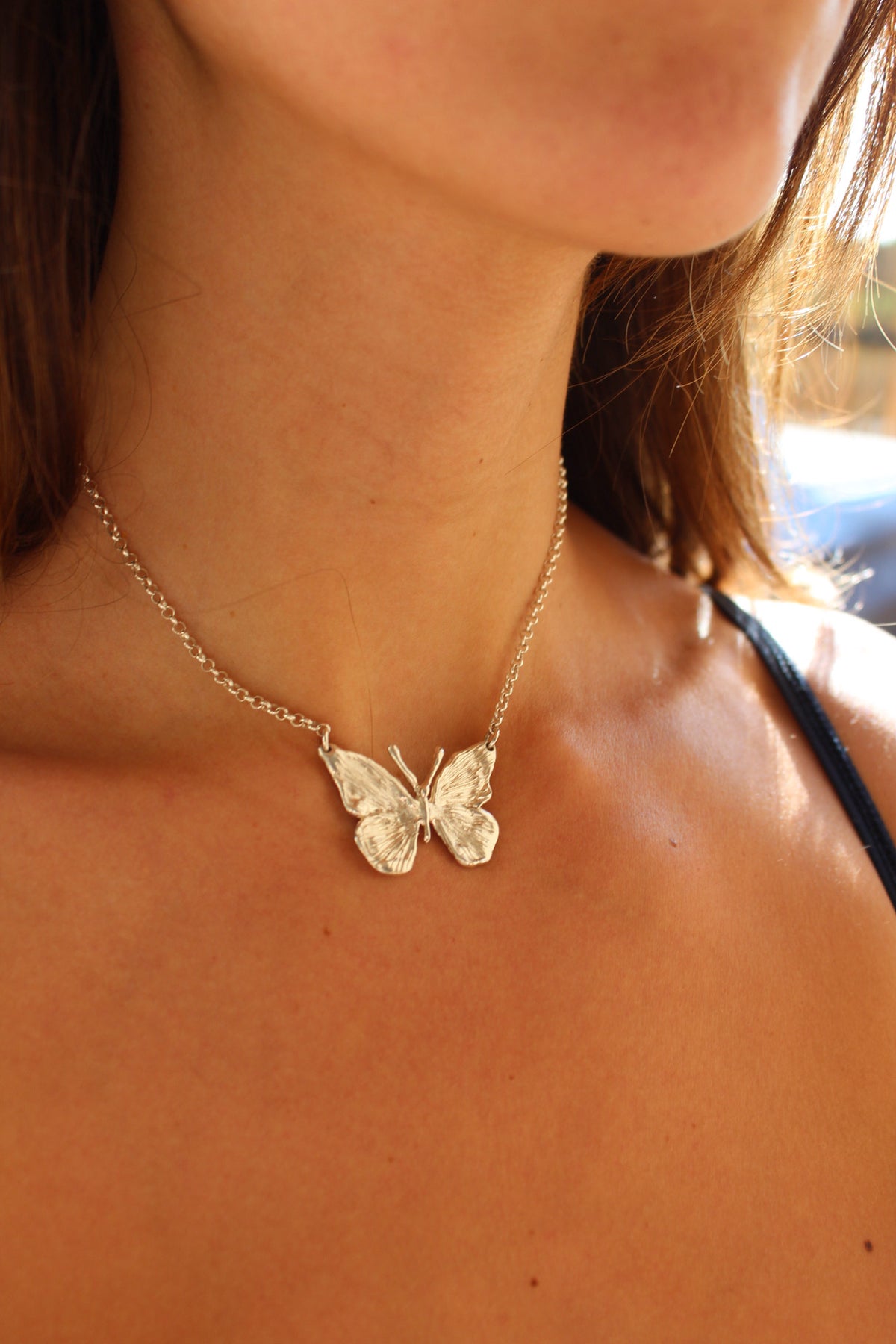 Collar mariposa L tallada