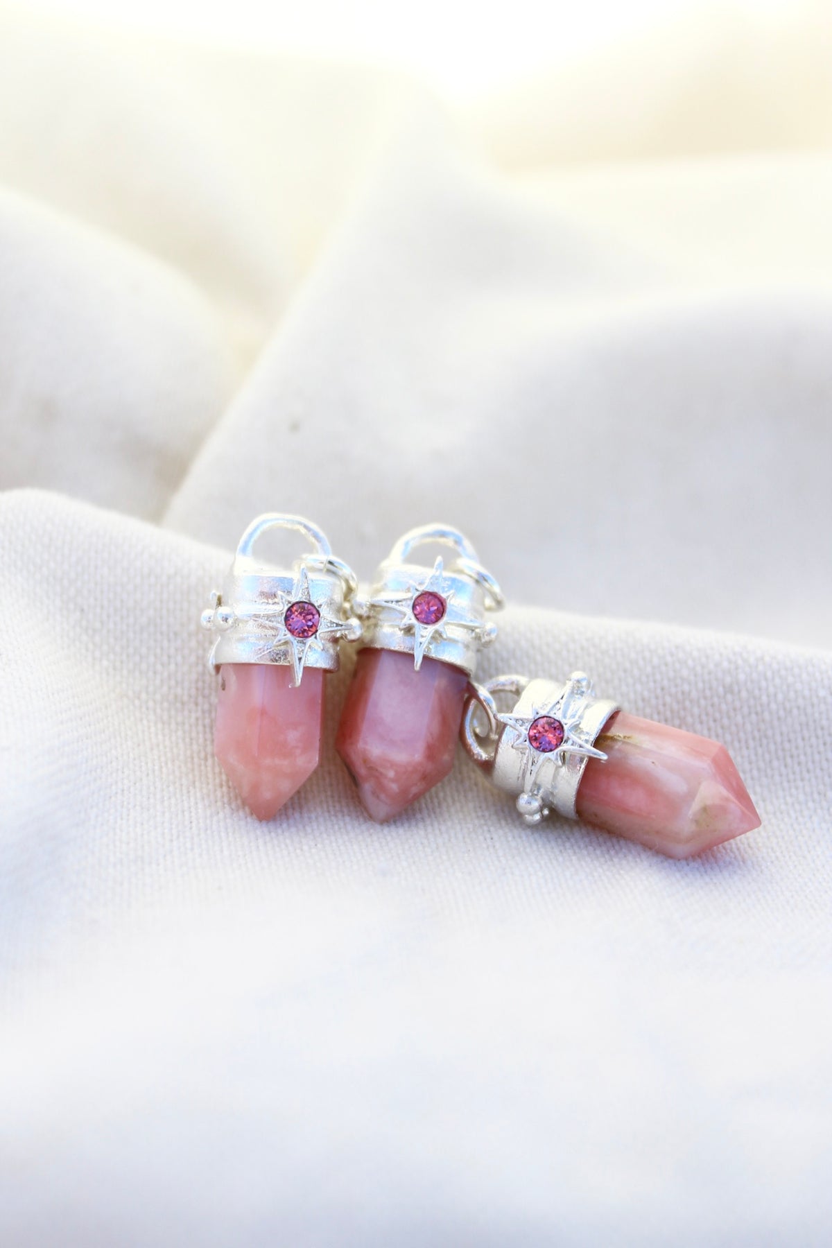 Amuleto LUCERO petit opalo rosa