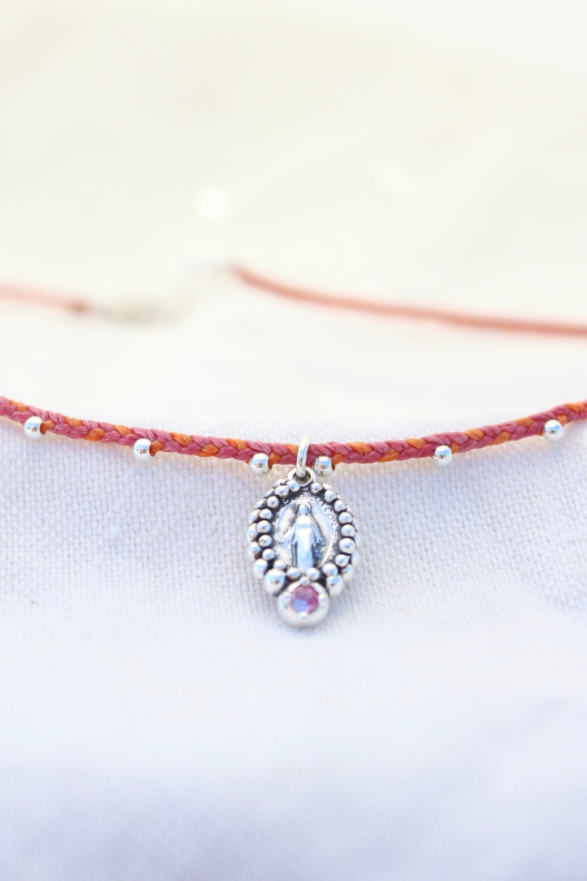 Collar virgen de los rayos naranja y rosa
