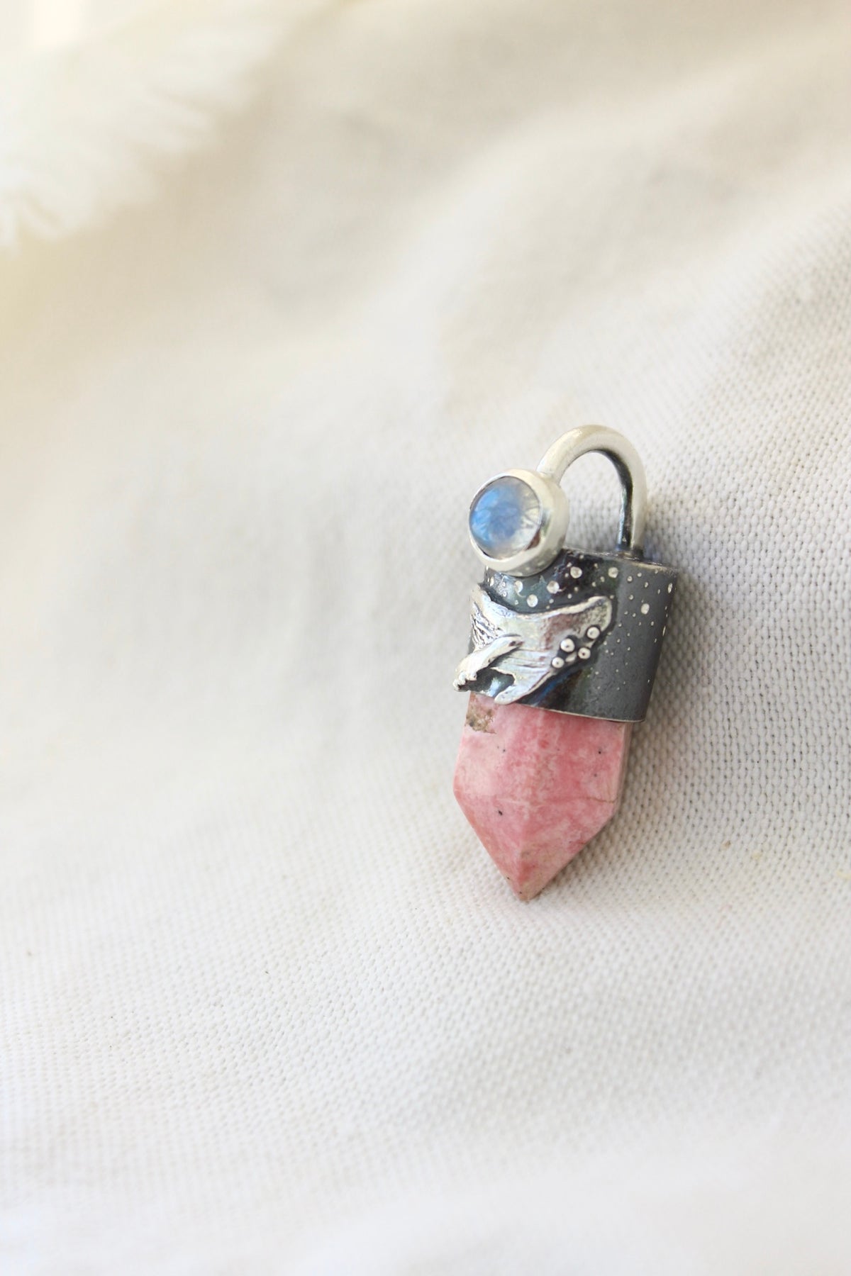 Amuleto ballena rosa