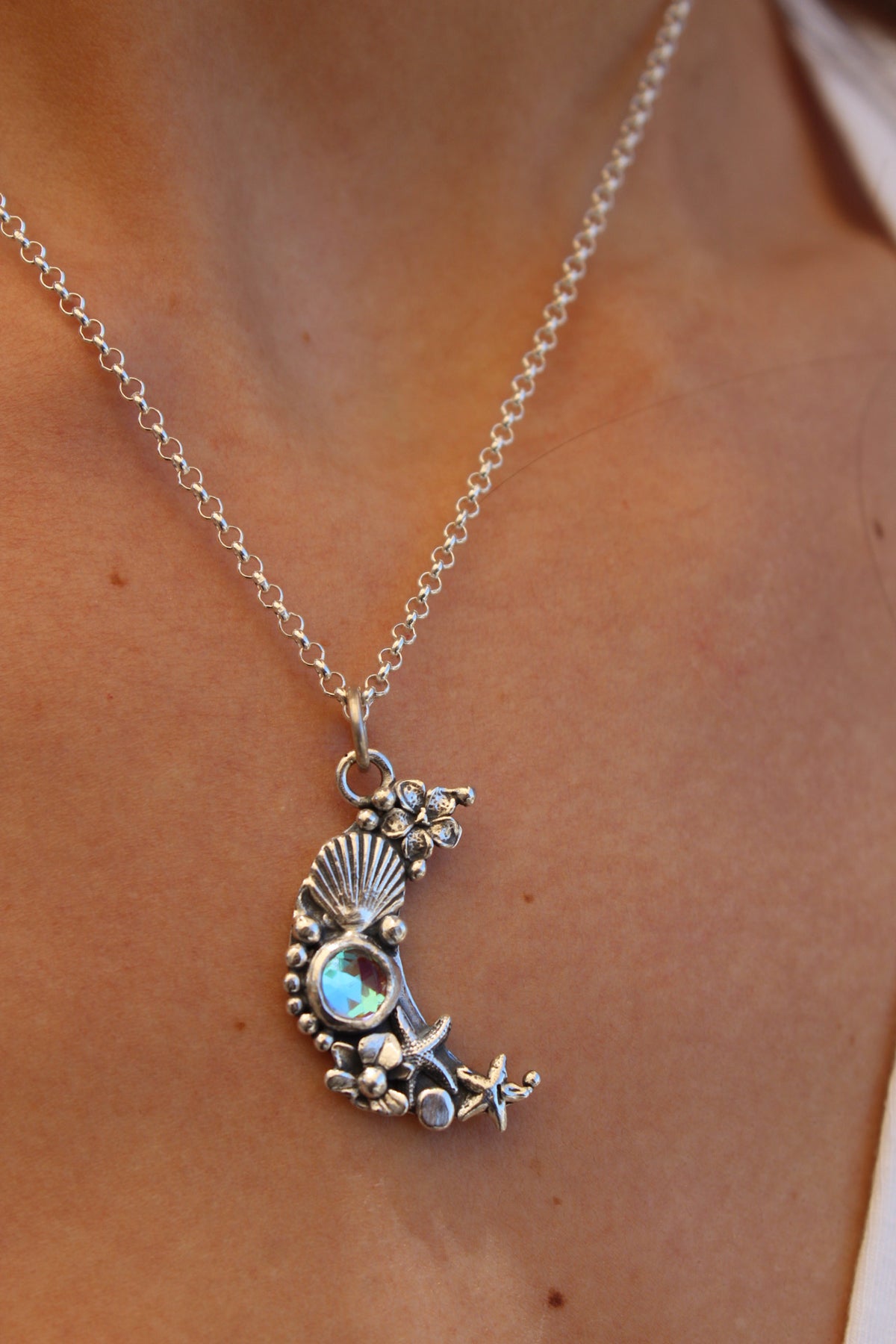 Collar luna di Atlantis “M” cuarzo místico