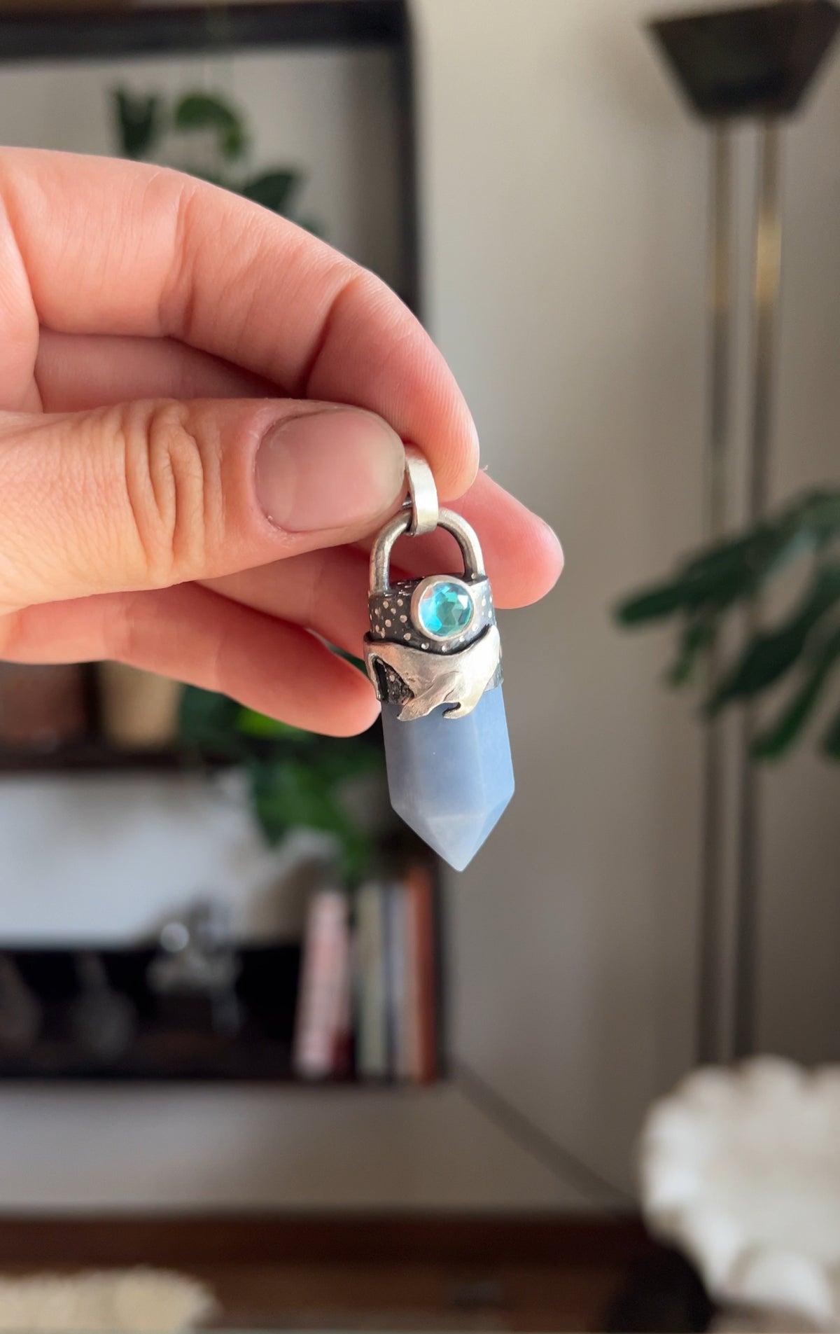 Amuleto ballena noche estrellada