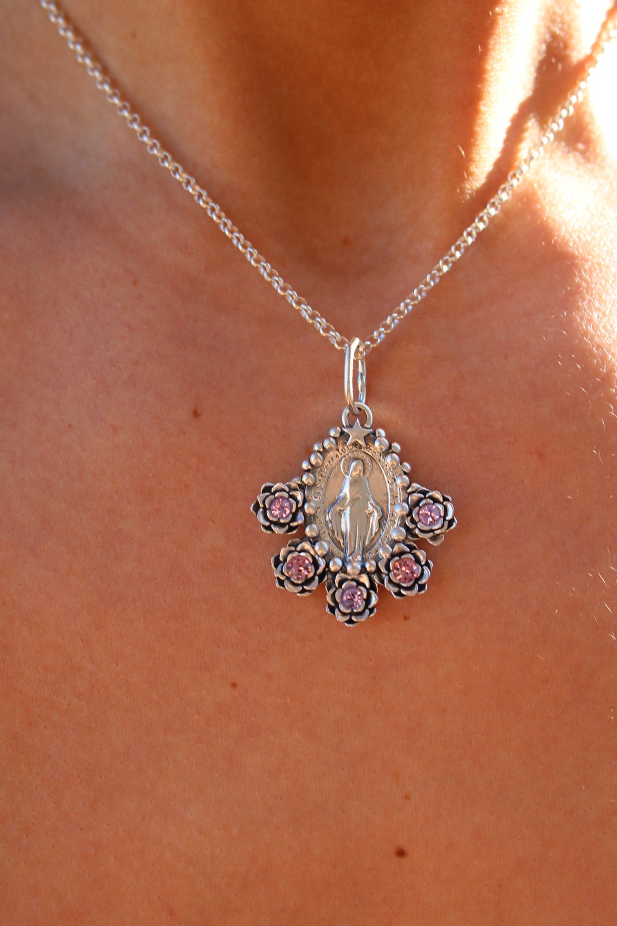 Collar virgen de los milagros #16