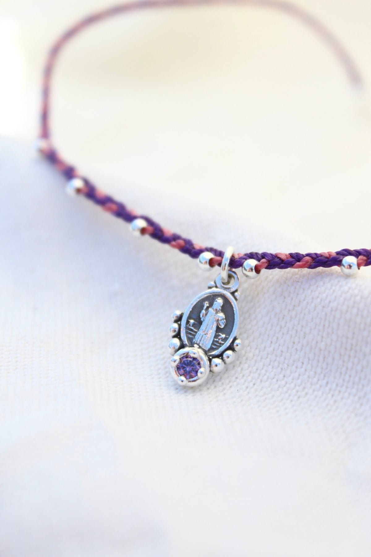 Collar tejido san Benito rosado y morado