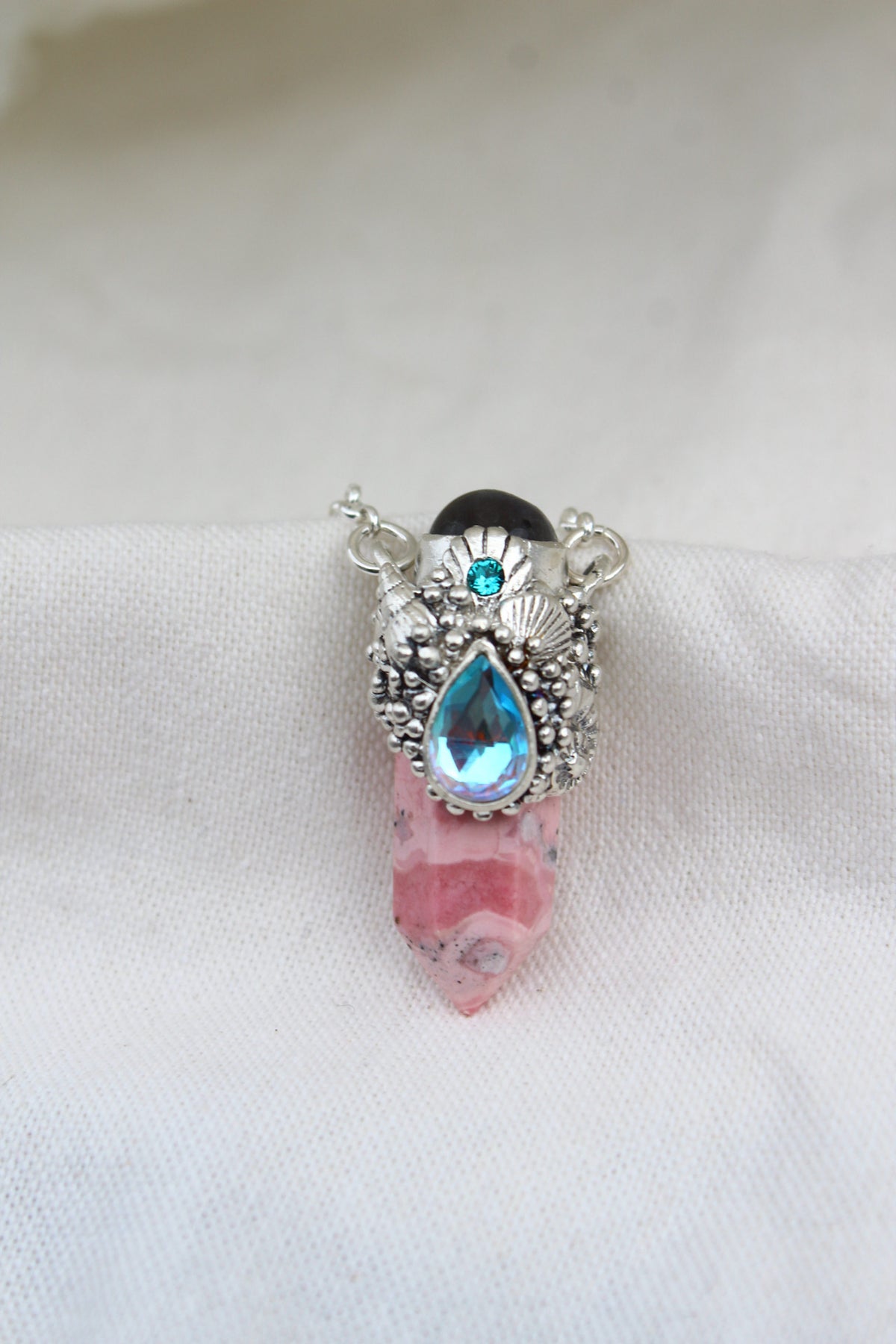 Amuleto rodonita cuarzo místico