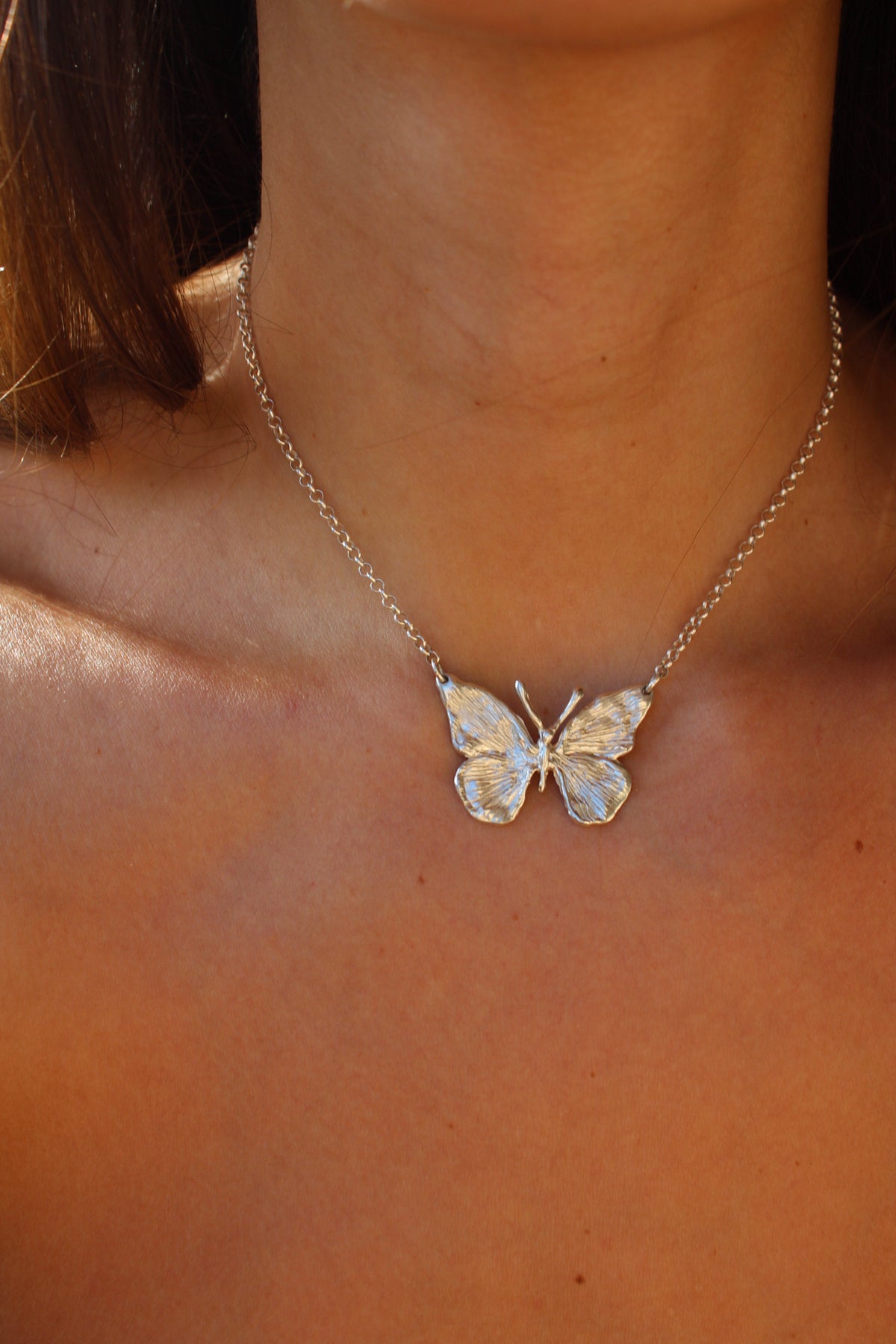 Collar mariposa L tallada