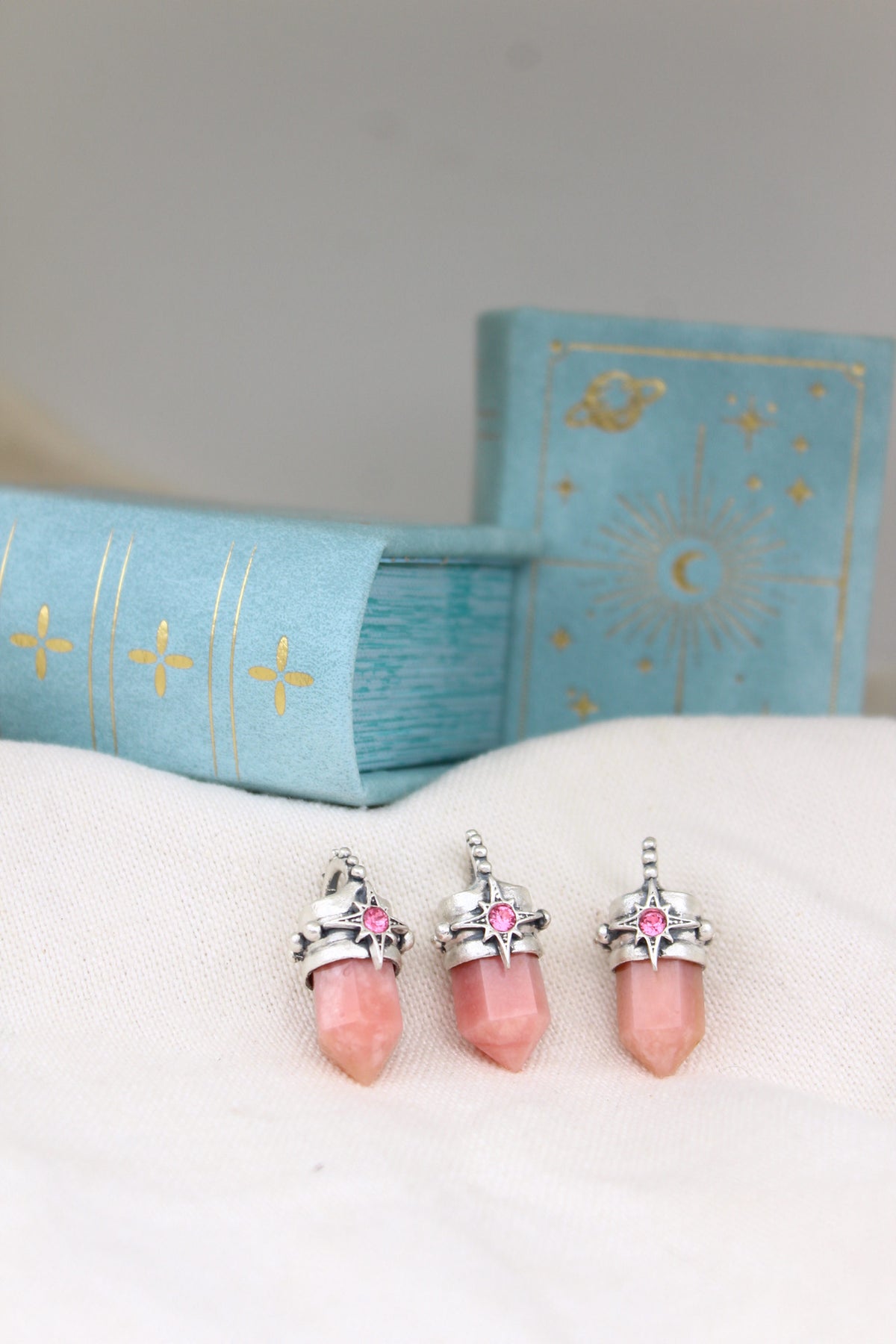 Amuleto petit ópalo rosa Lucero rosa