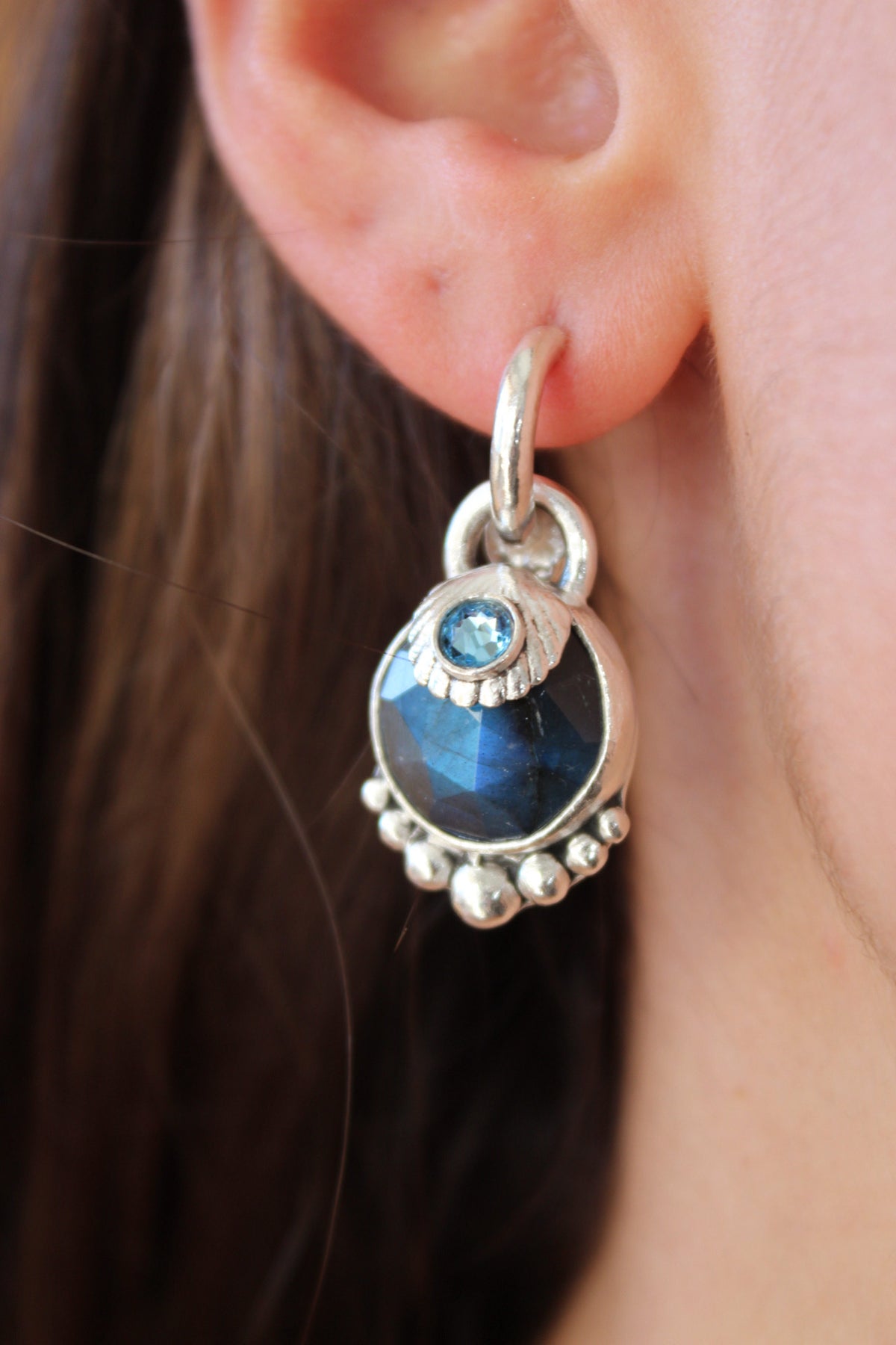 Aros piedra conchuda labradorita facetada