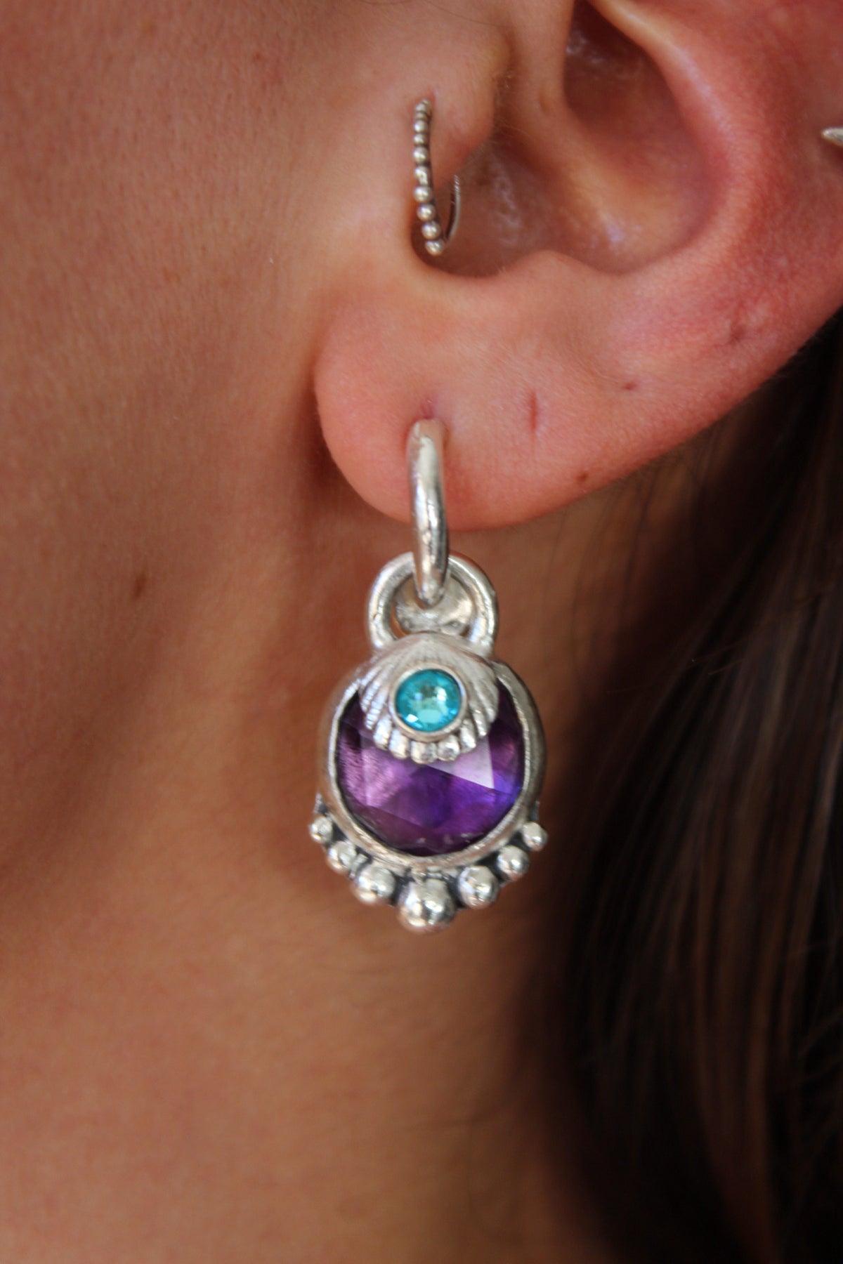 Aros piedra conchuda amatista