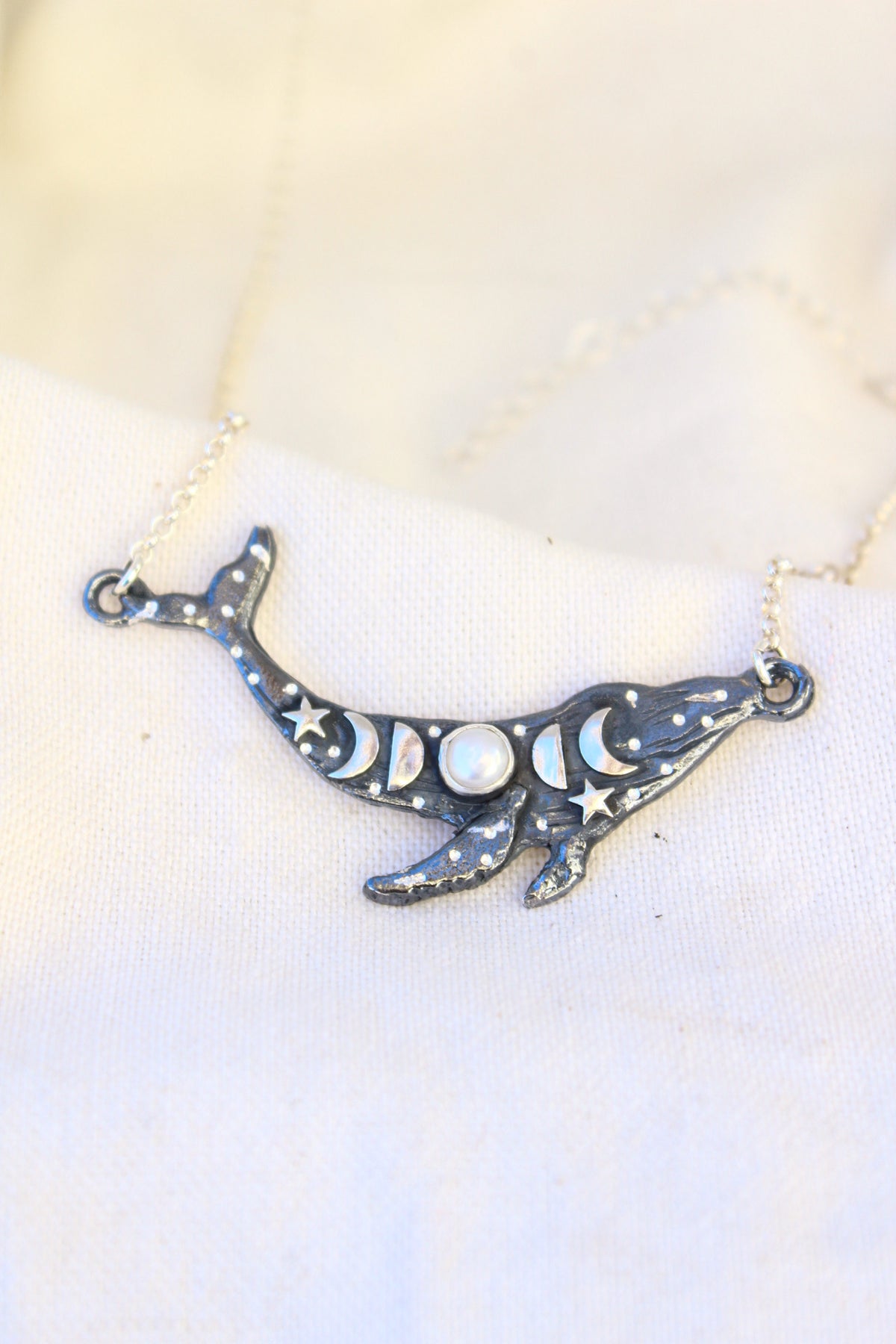 Collar Ballena noche estrellada con perla