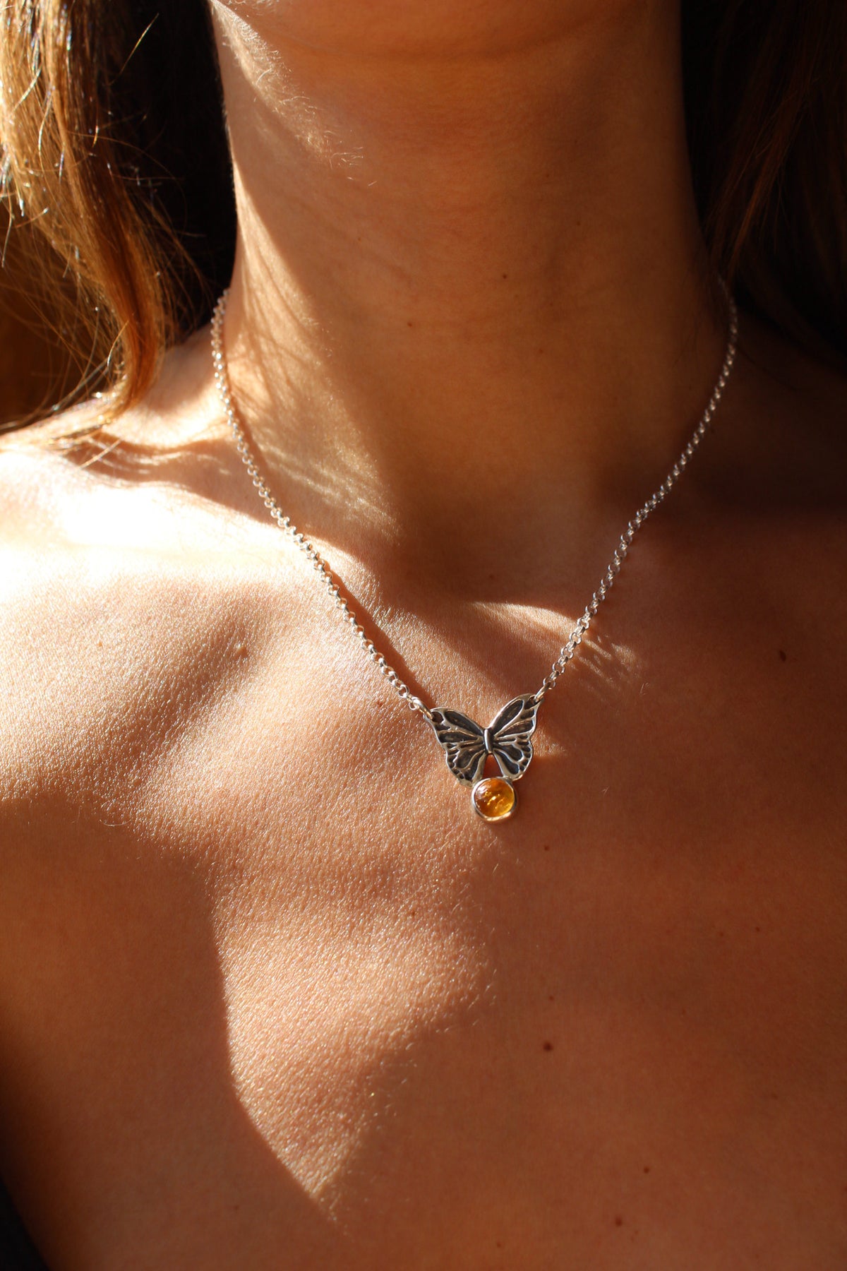 Collar mariposa citrino