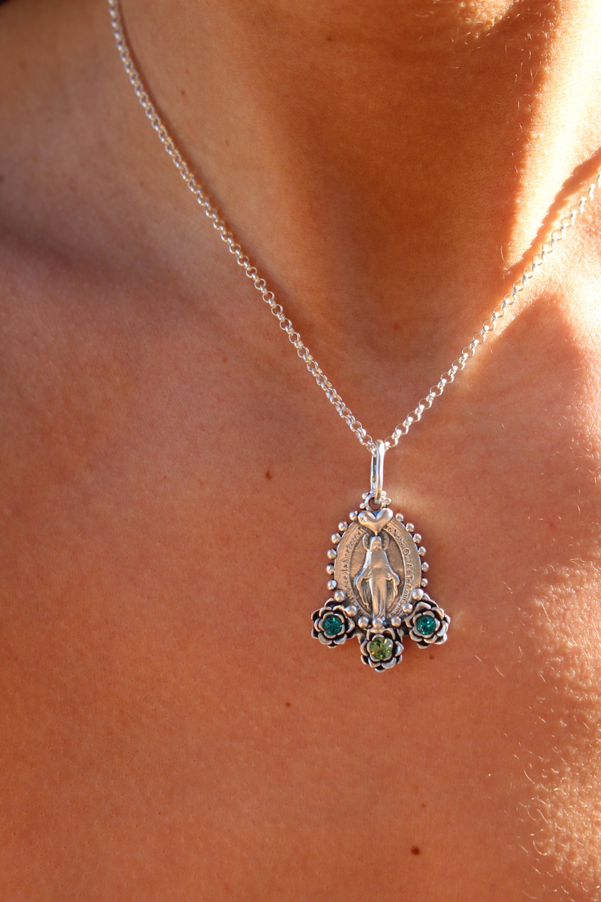 Collar virgen de los milagros #15