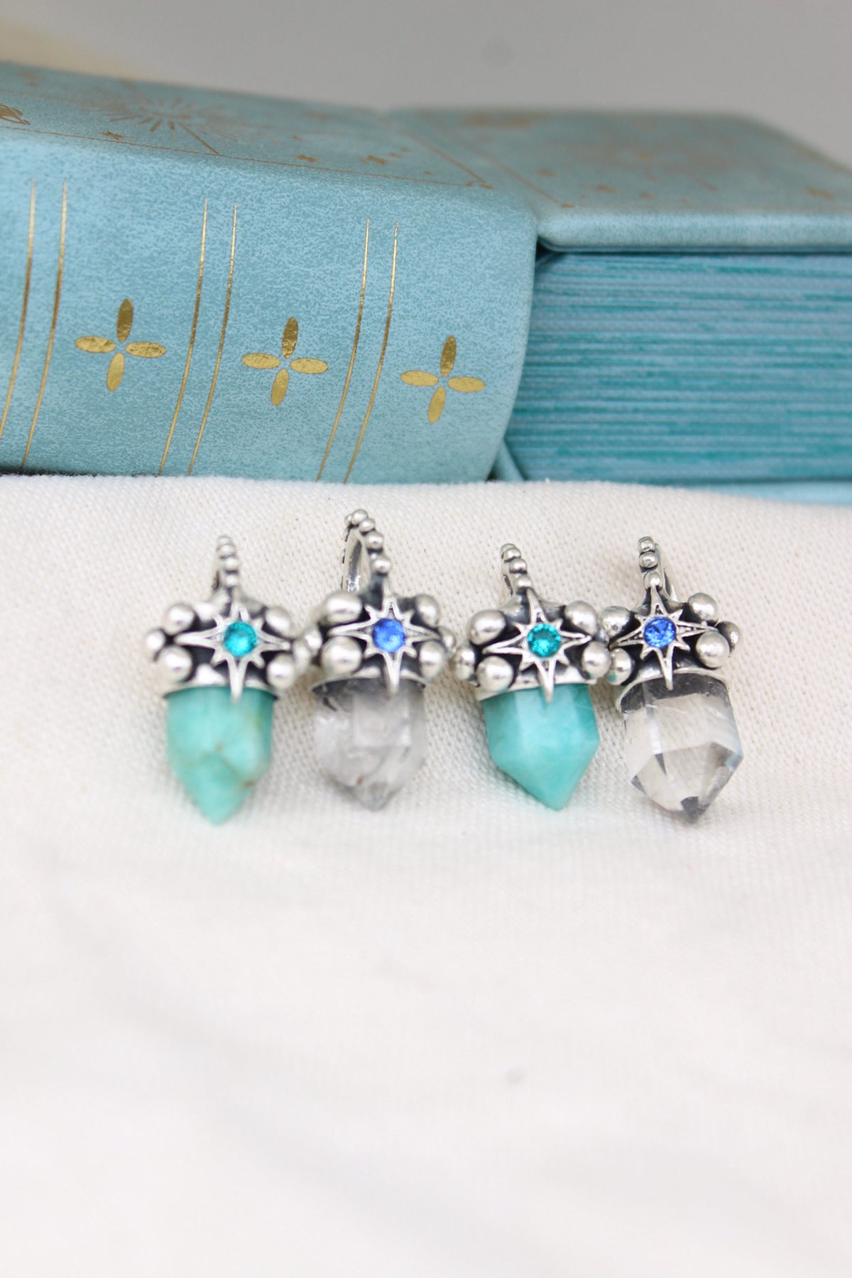 Amuleto petit cuarzo cristal Lucero azul