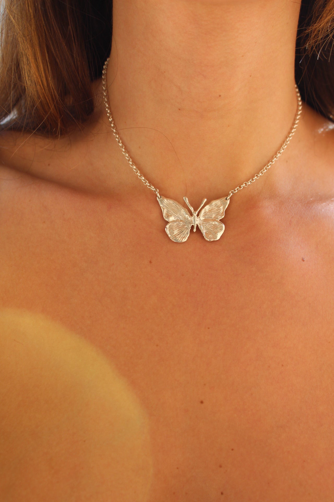 Collar mariposa L tallada