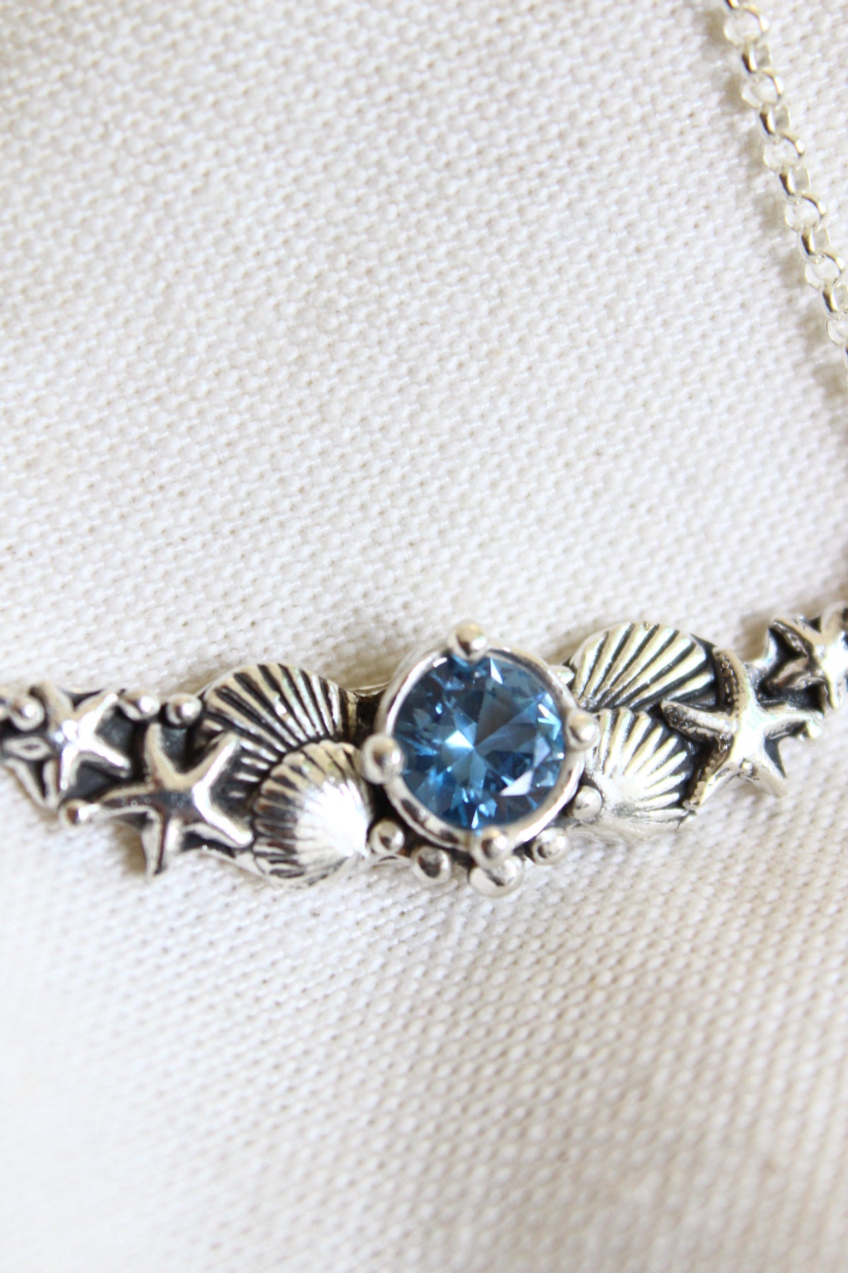 Collar hermandad cristal azul