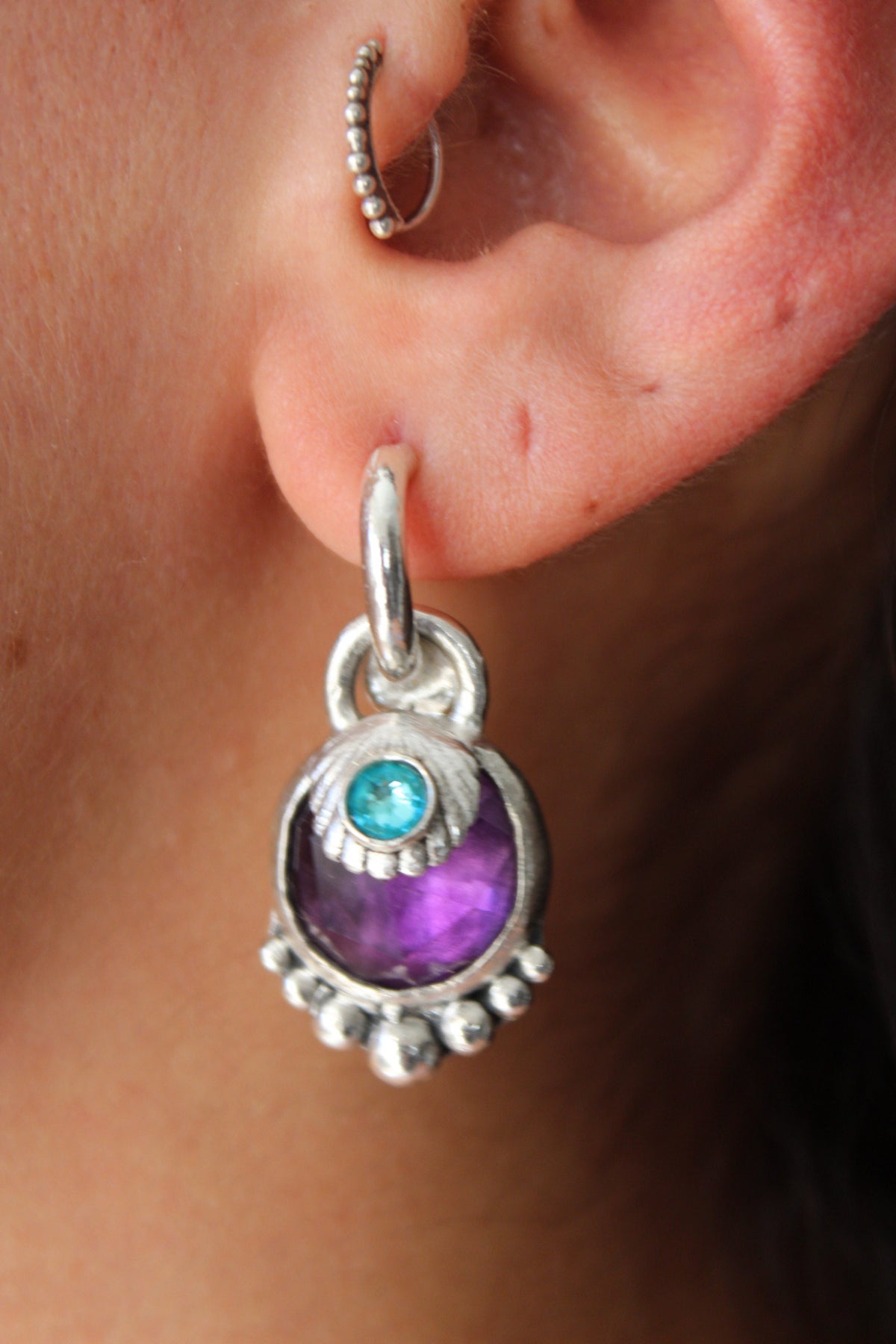 Aros piedra conchuda amatista