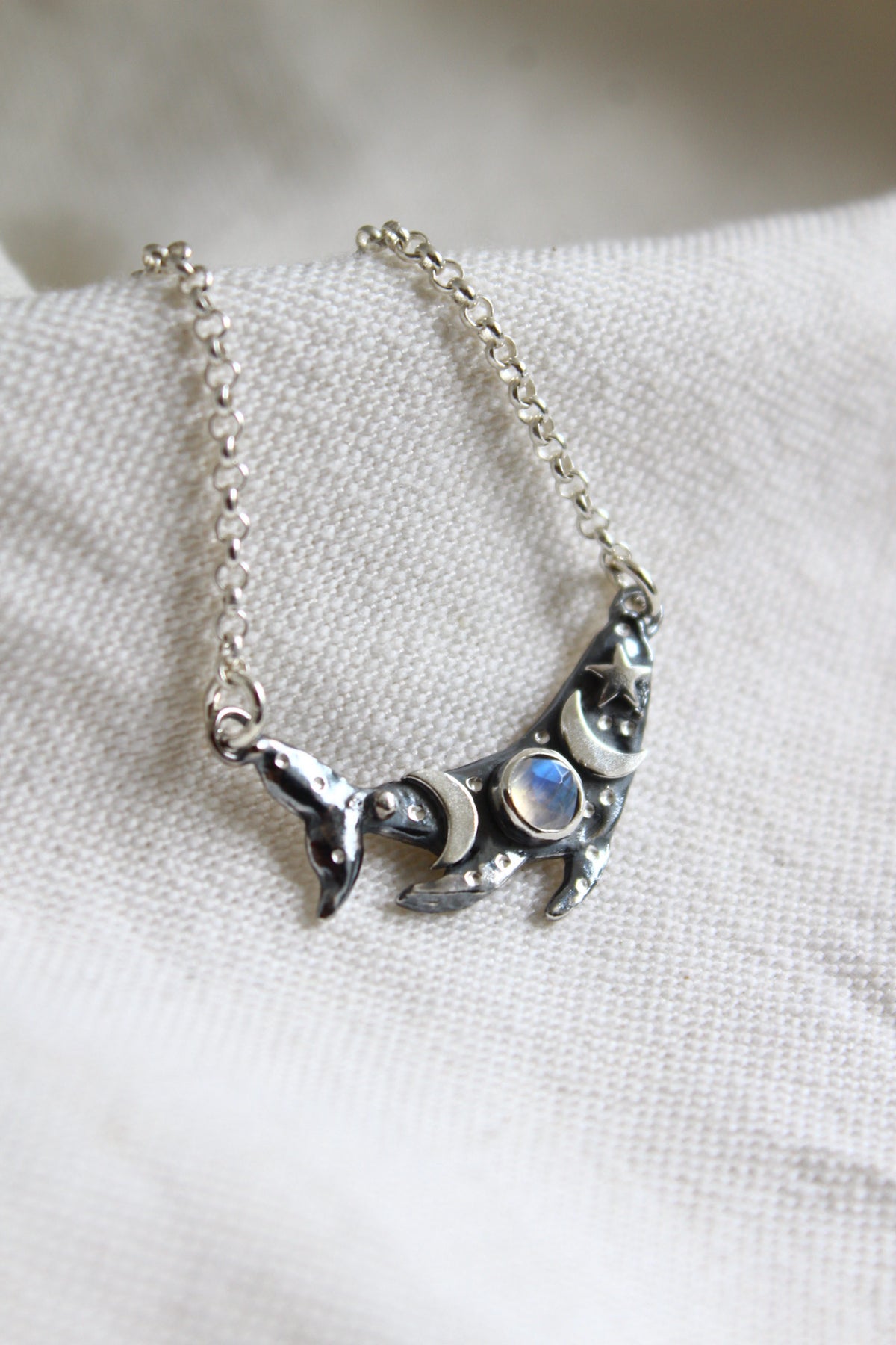 Collar Ballena petit noche estrellada piedra luna